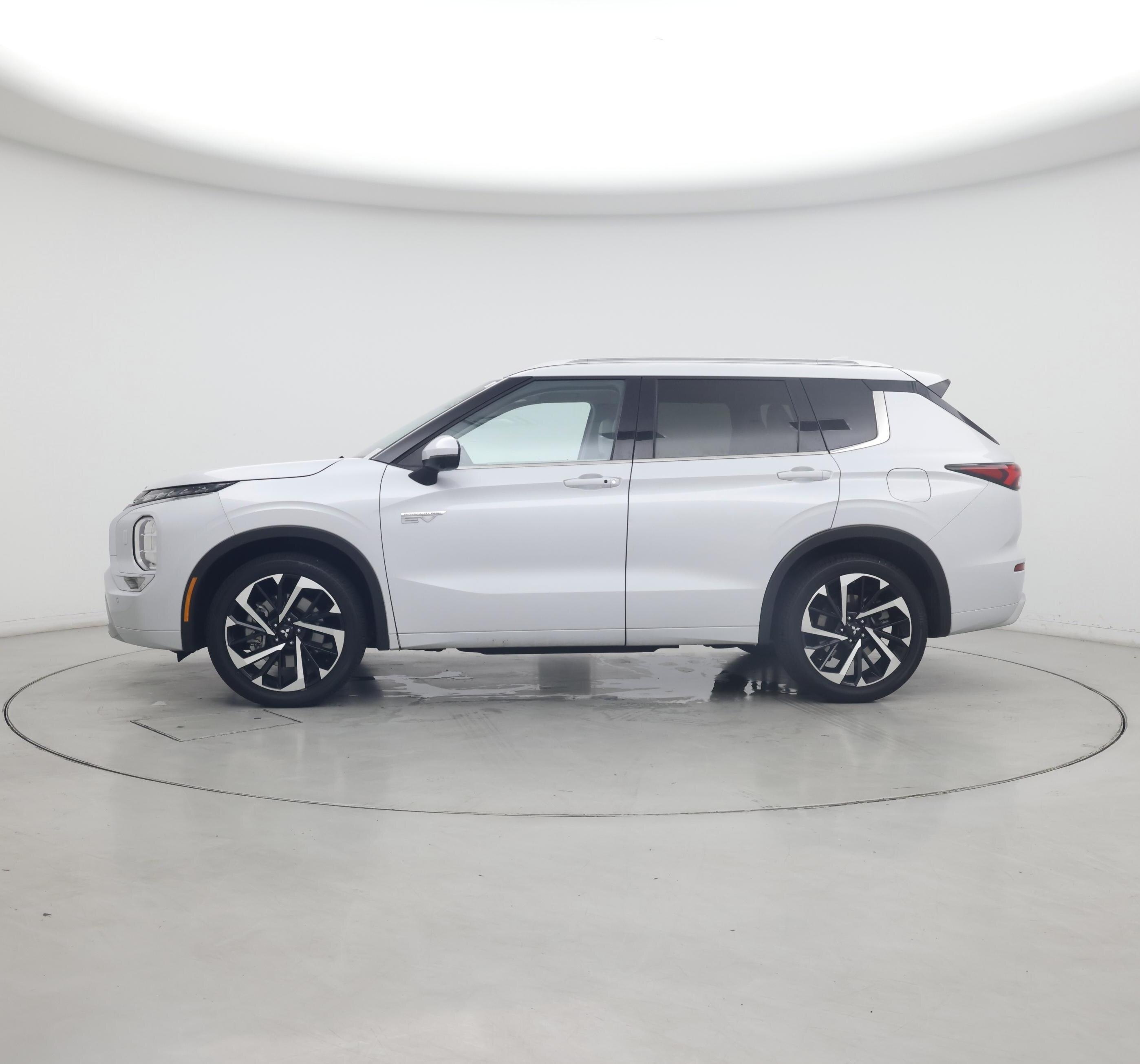 Thumbnail: 2024 Mitsubishi Outlander - 3