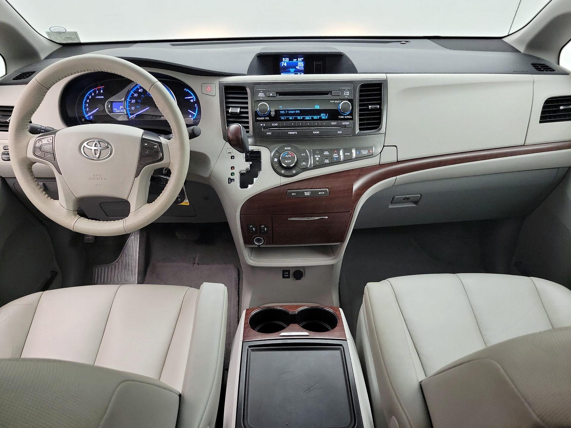 Thumbnail: 2014 Toyota Sienna - 9