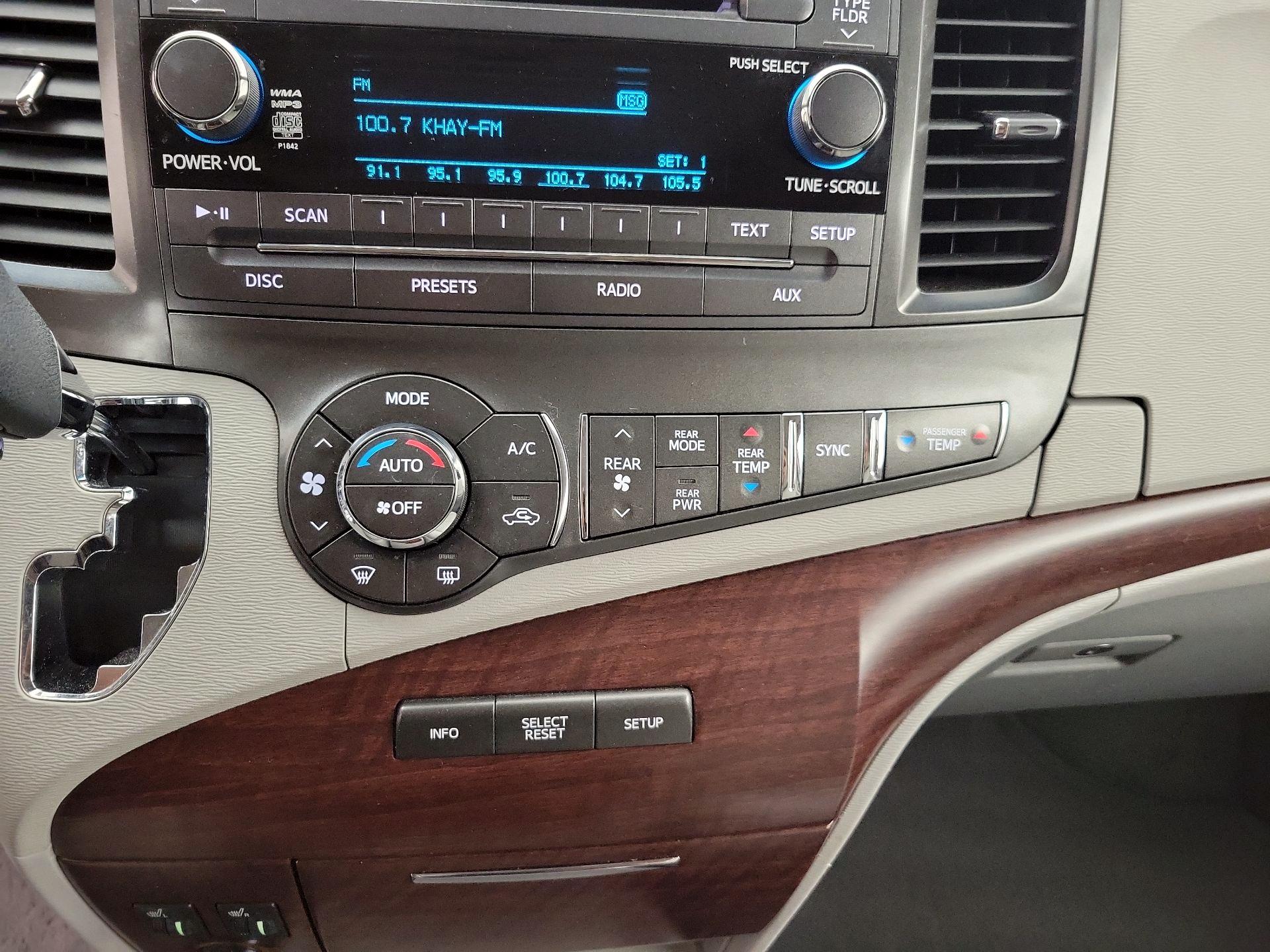 Thumbnail: 2014 Toyota Sienna - 16