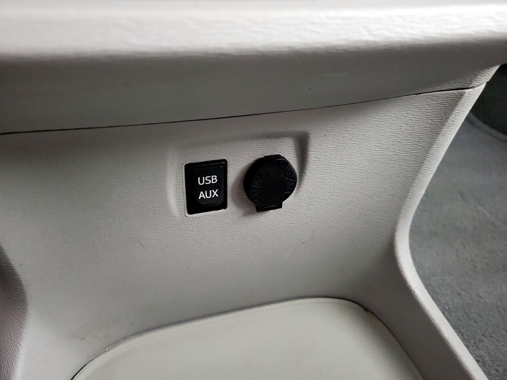 Thumbnail: 2014 Toyota Sienna - 18