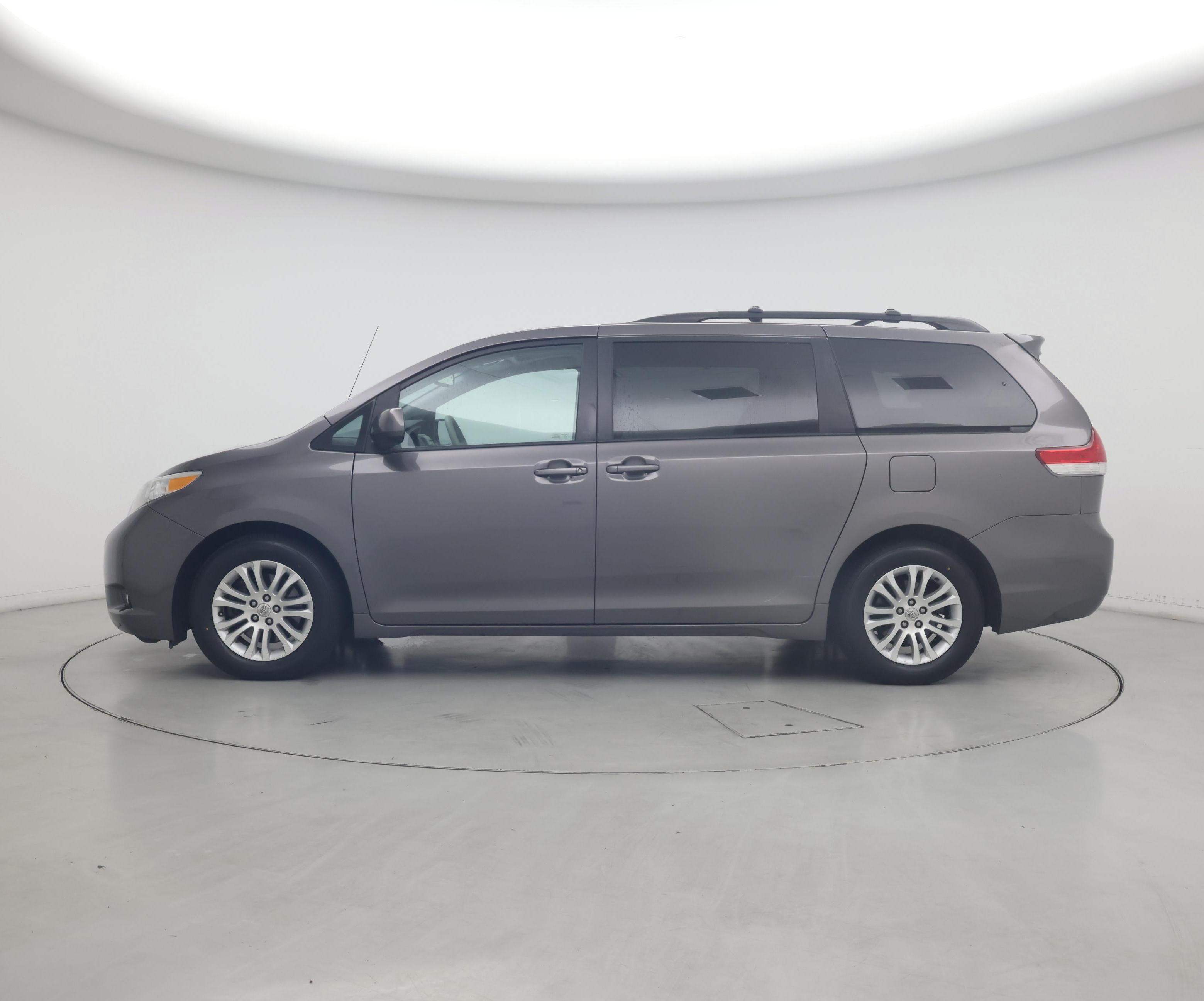 Thumbnail: 2014 Toyota Sienna - 3