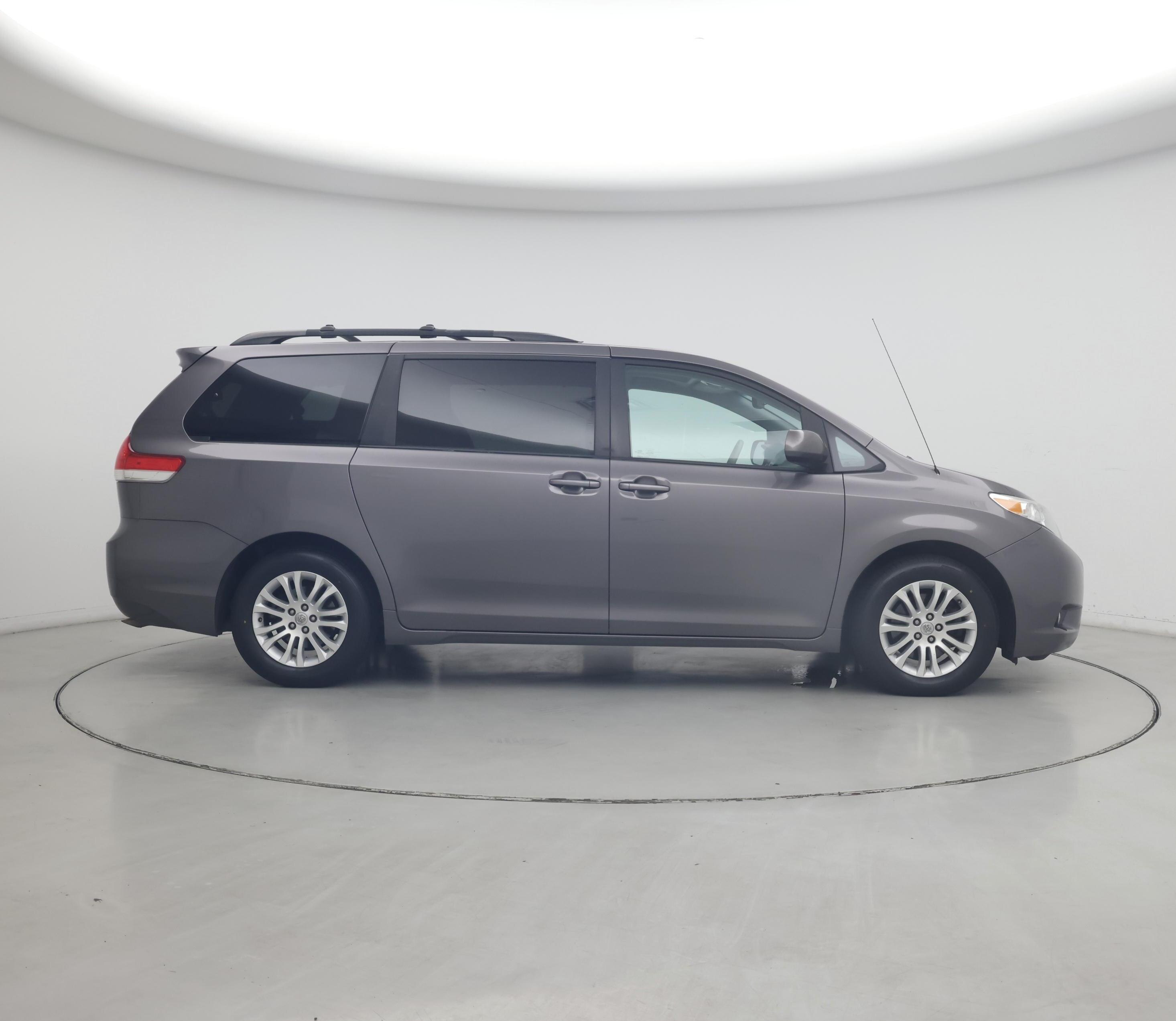 Thumbnail: 2014 Toyota Sienna - 7