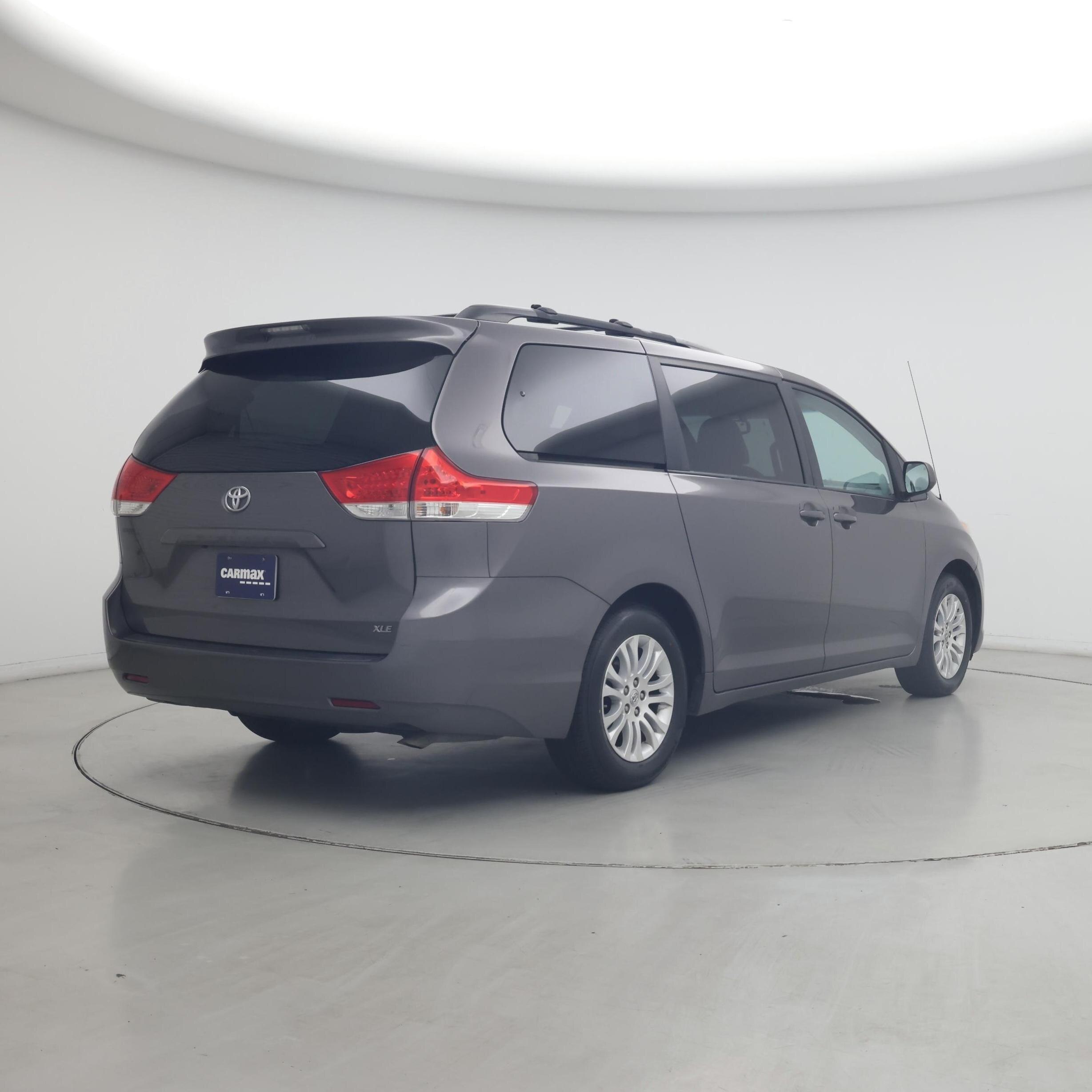 Thumbnail: 2014 Toyota Sienna - 8