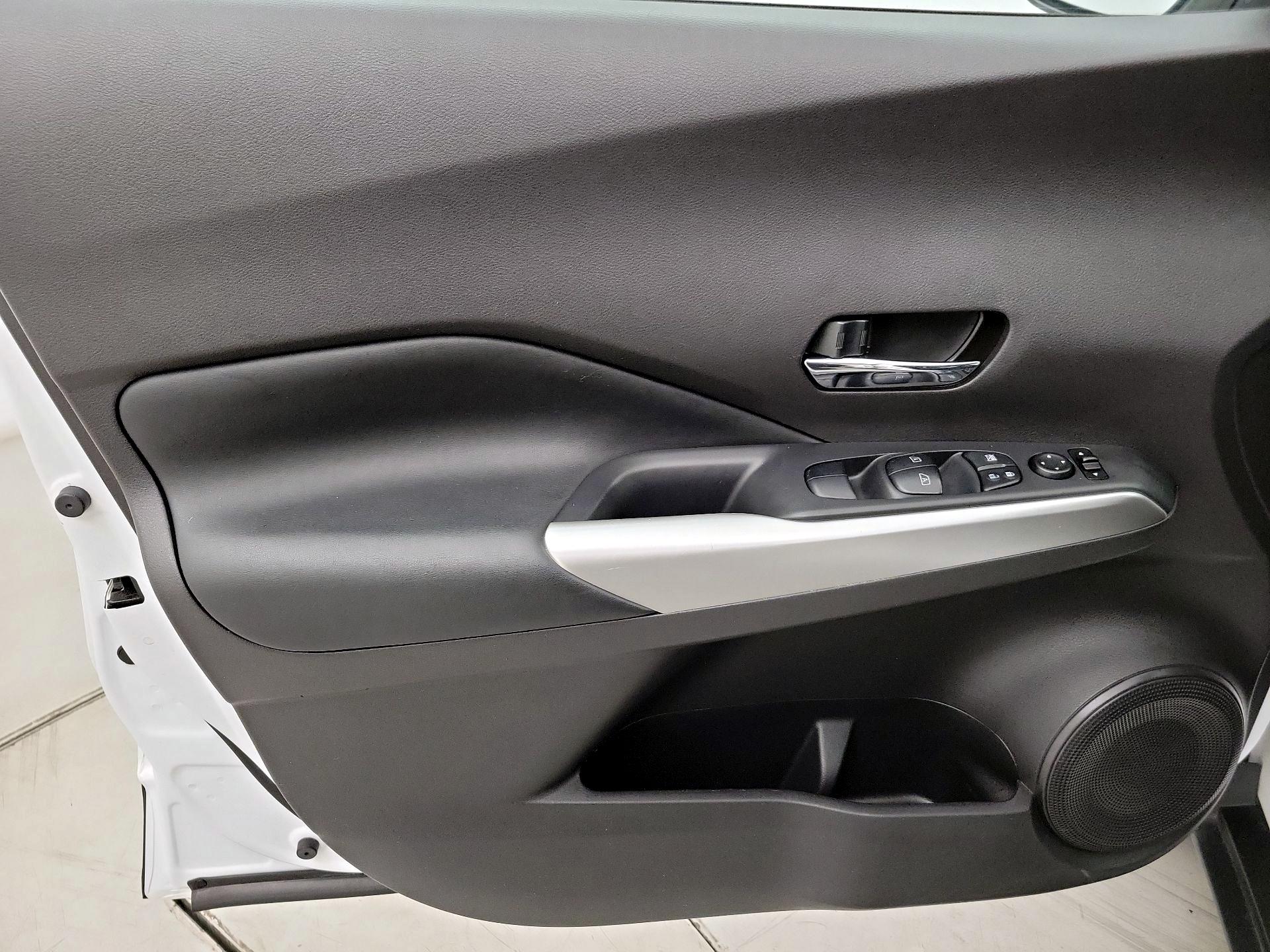 Thumbnail: 2020 Nissan Kicks - 12