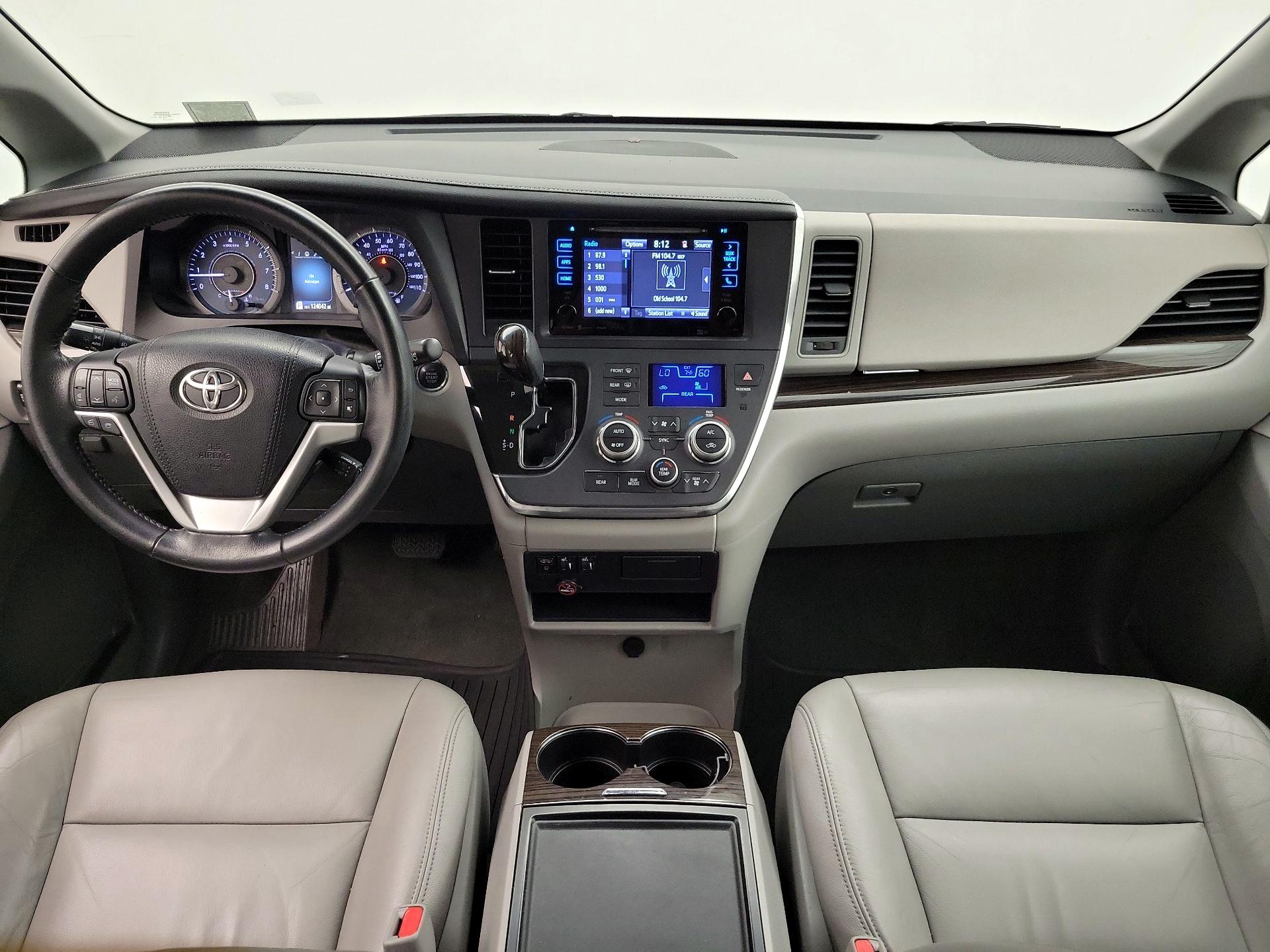 Thumbnail: 2016 Toyota Sienna - 9