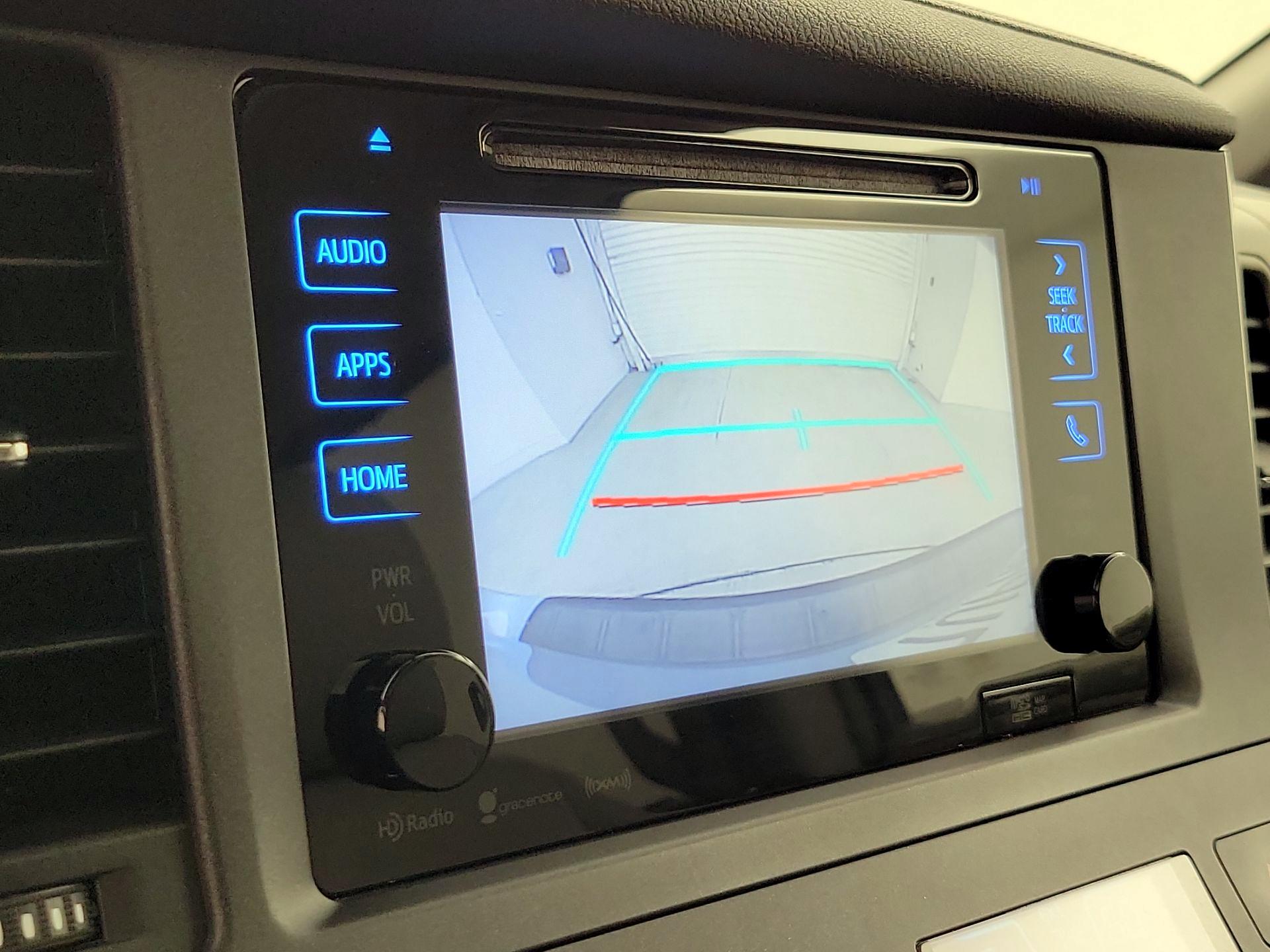 Thumbnail: 2016 Toyota Sienna - 15