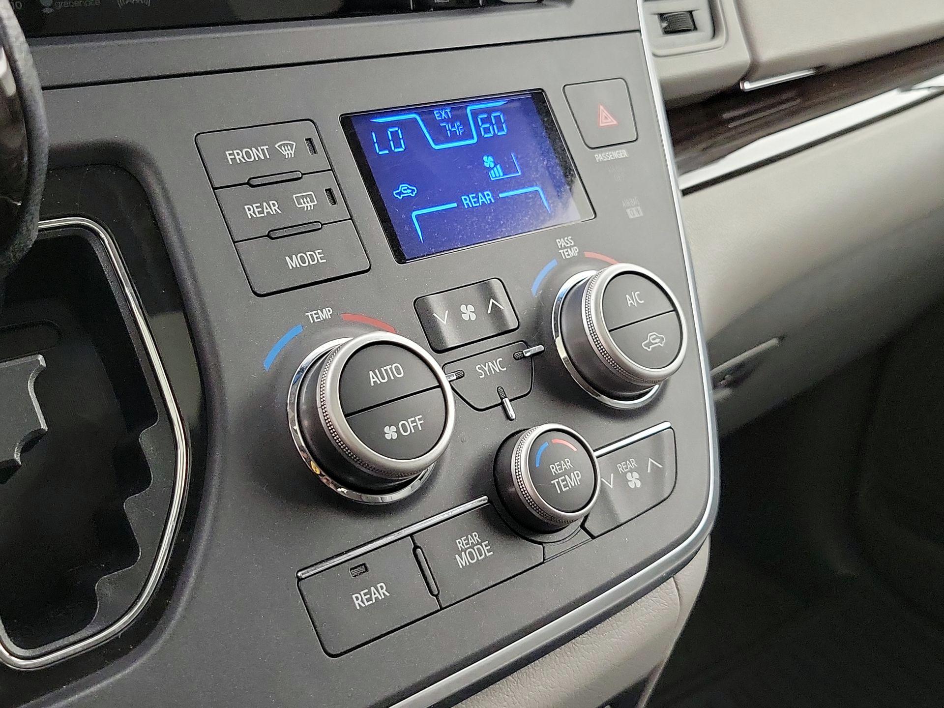 Thumbnail: 2016 Toyota Sienna - 17