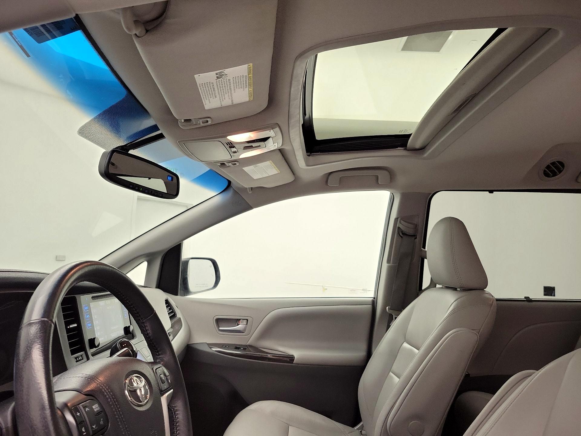 Thumbnail: 2016 Toyota Sienna - 20