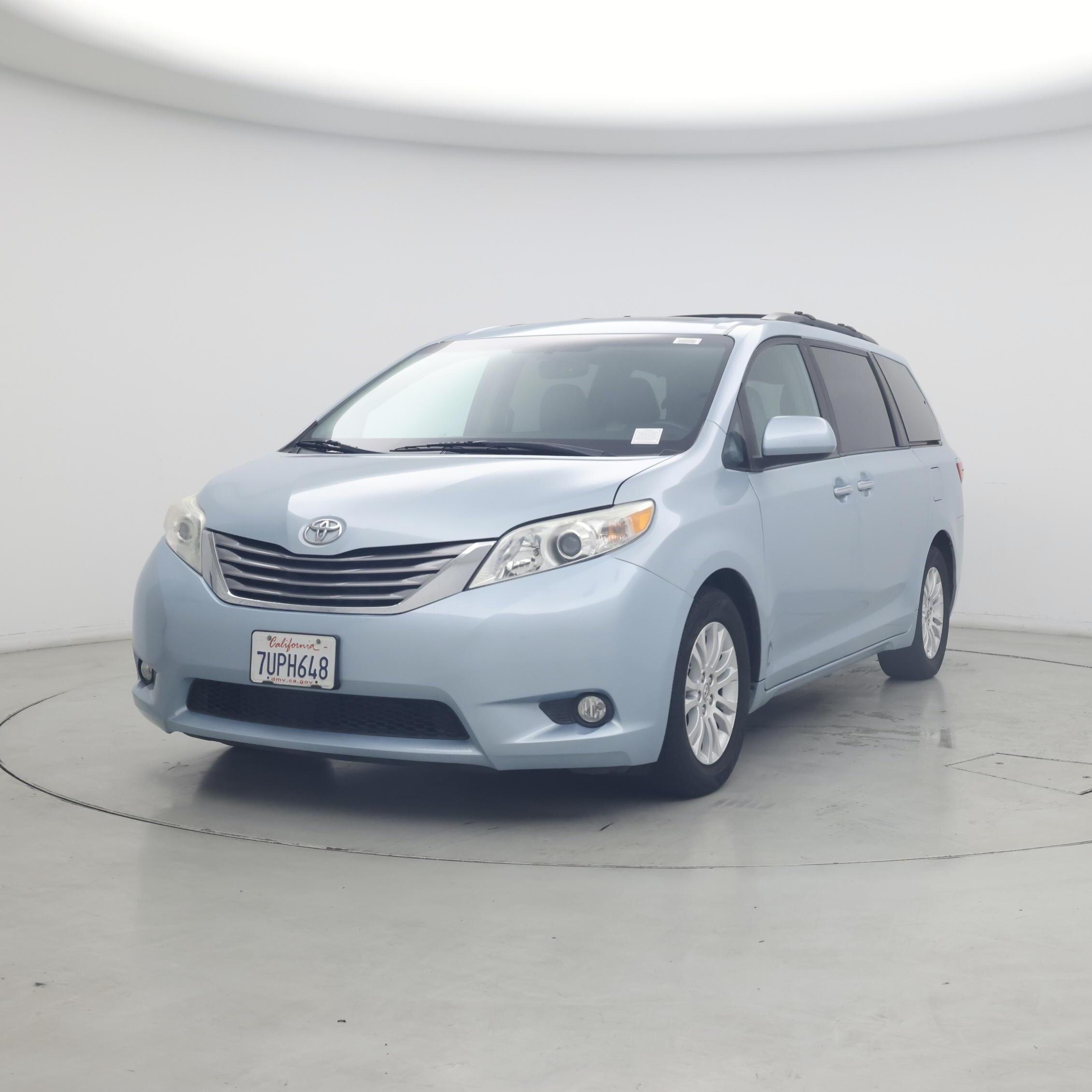 Thumbnail: 2016 Toyota Sienna - 4