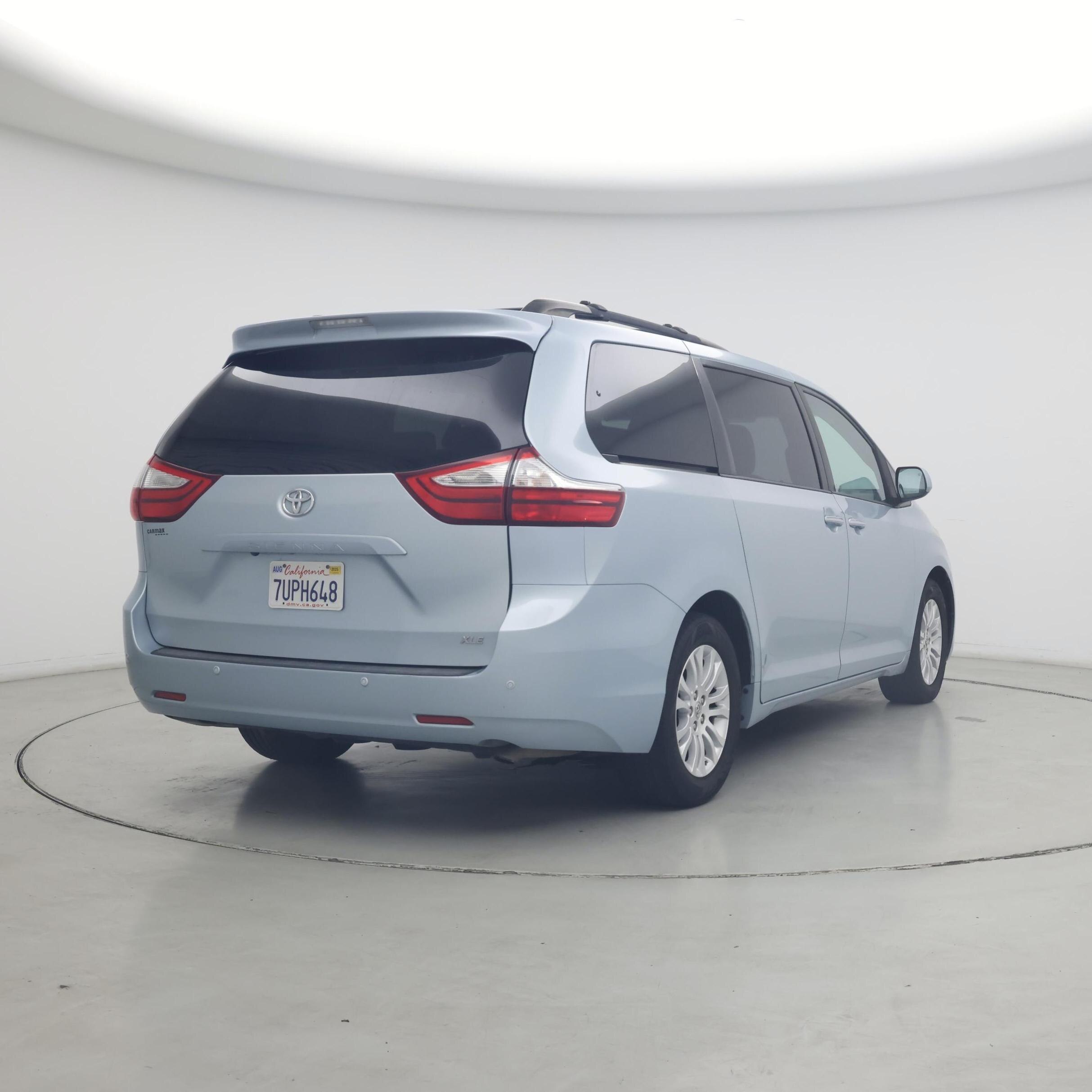 Thumbnail: 2016 Toyota Sienna - 8