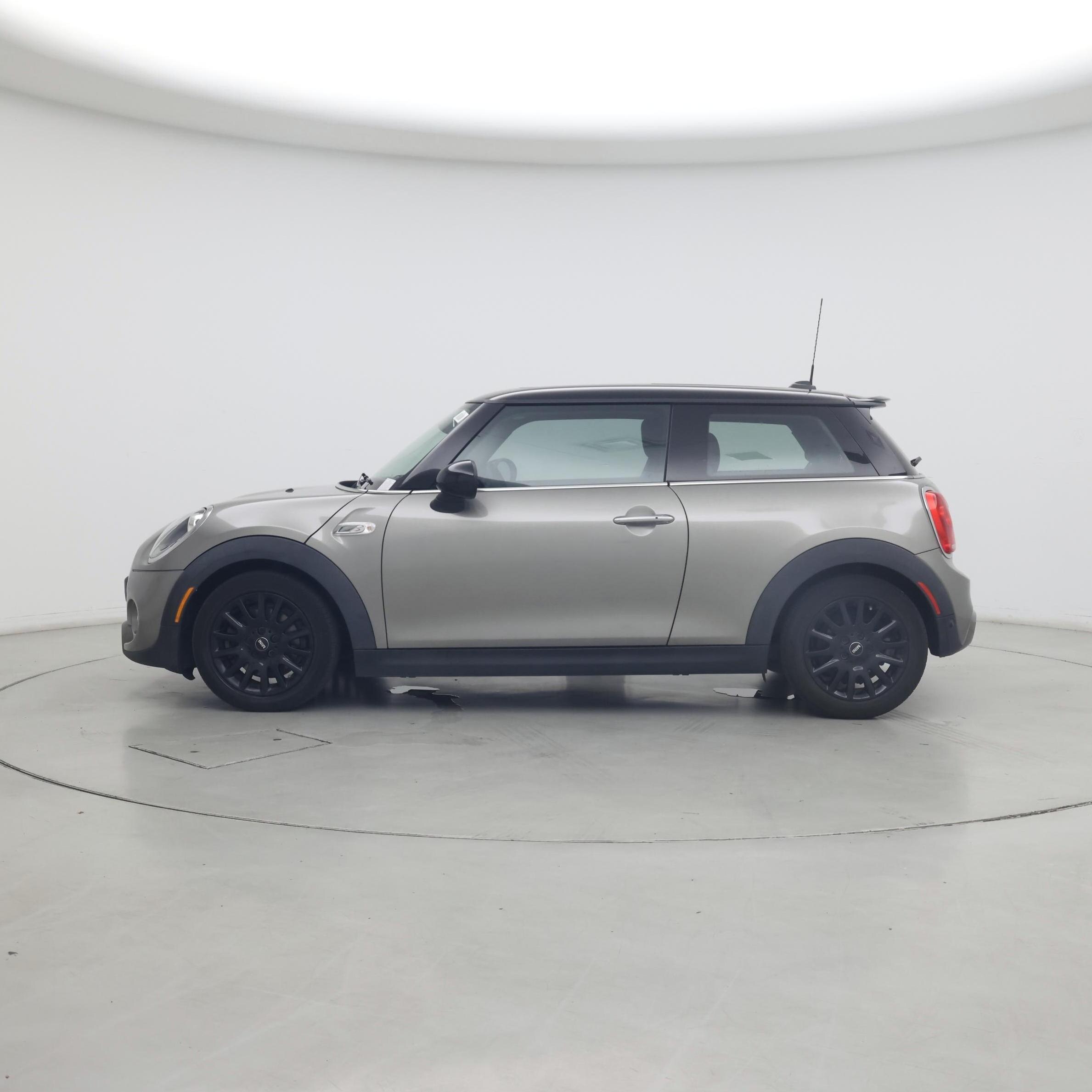 Thumbnail: 2017 MINI Cooper Hardtop - 3