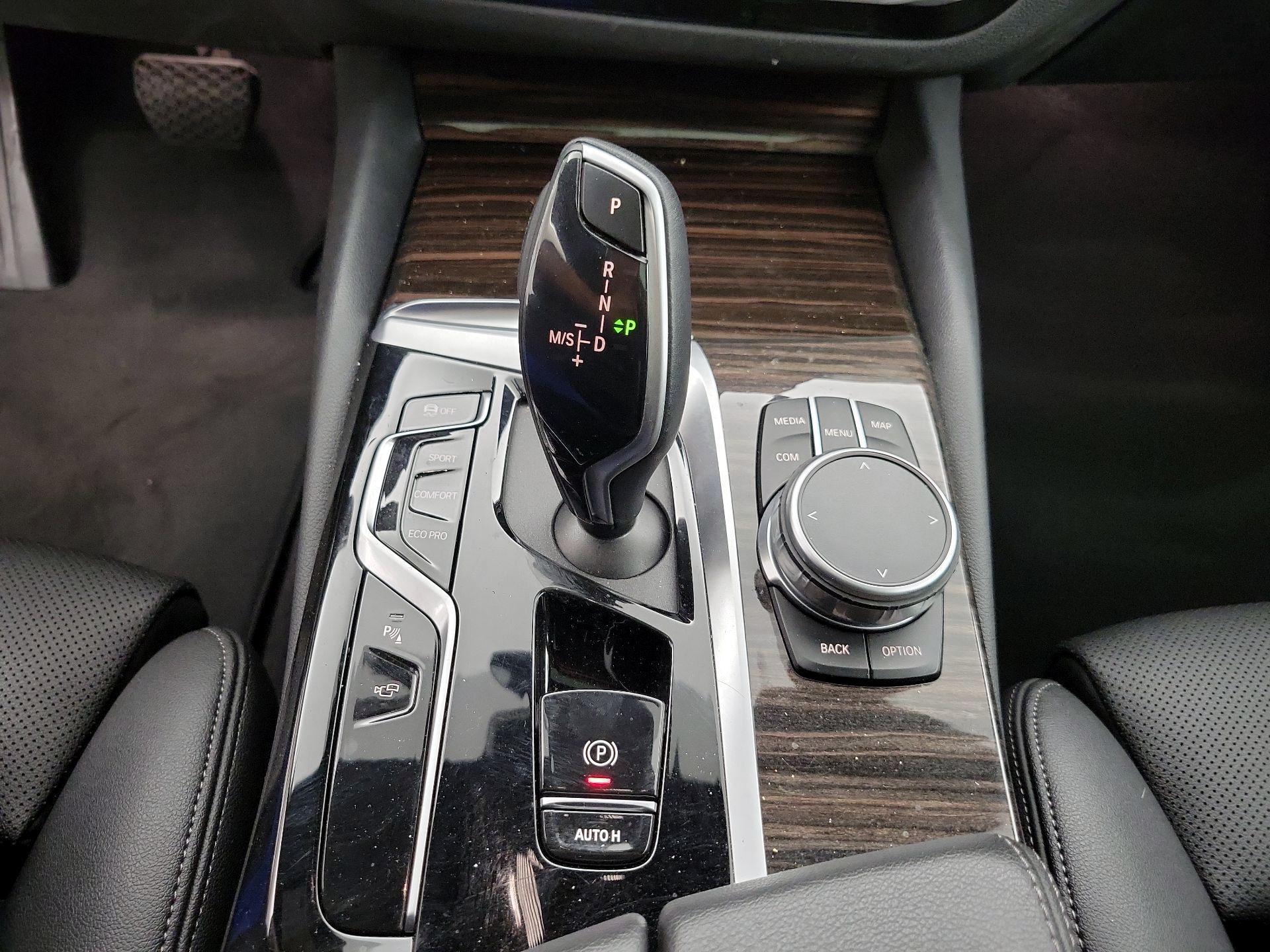 Thumbnail: 2021 BMW 5 Series - 18