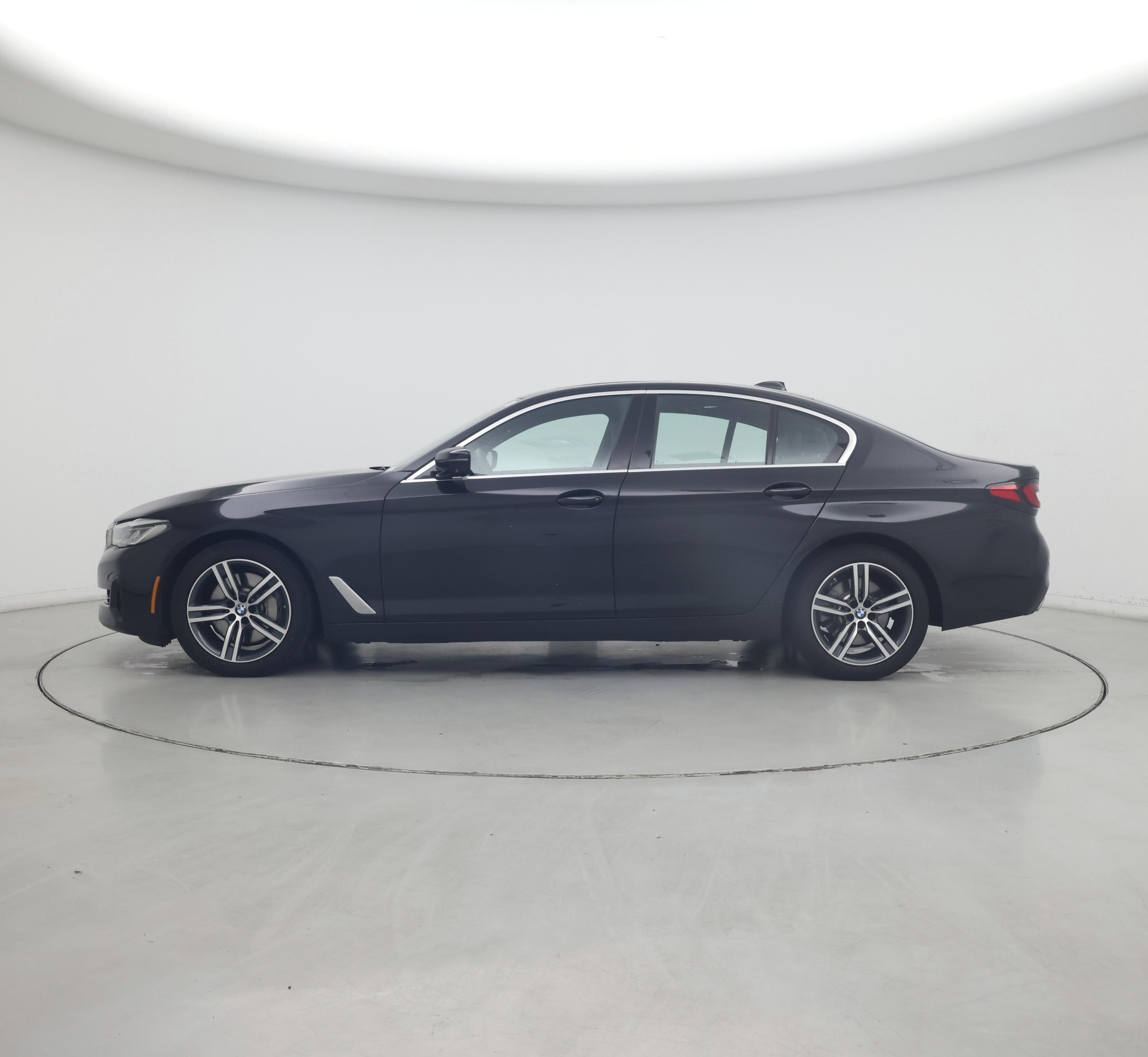 Thumbnail: 2021 BMW 5 Series - 3