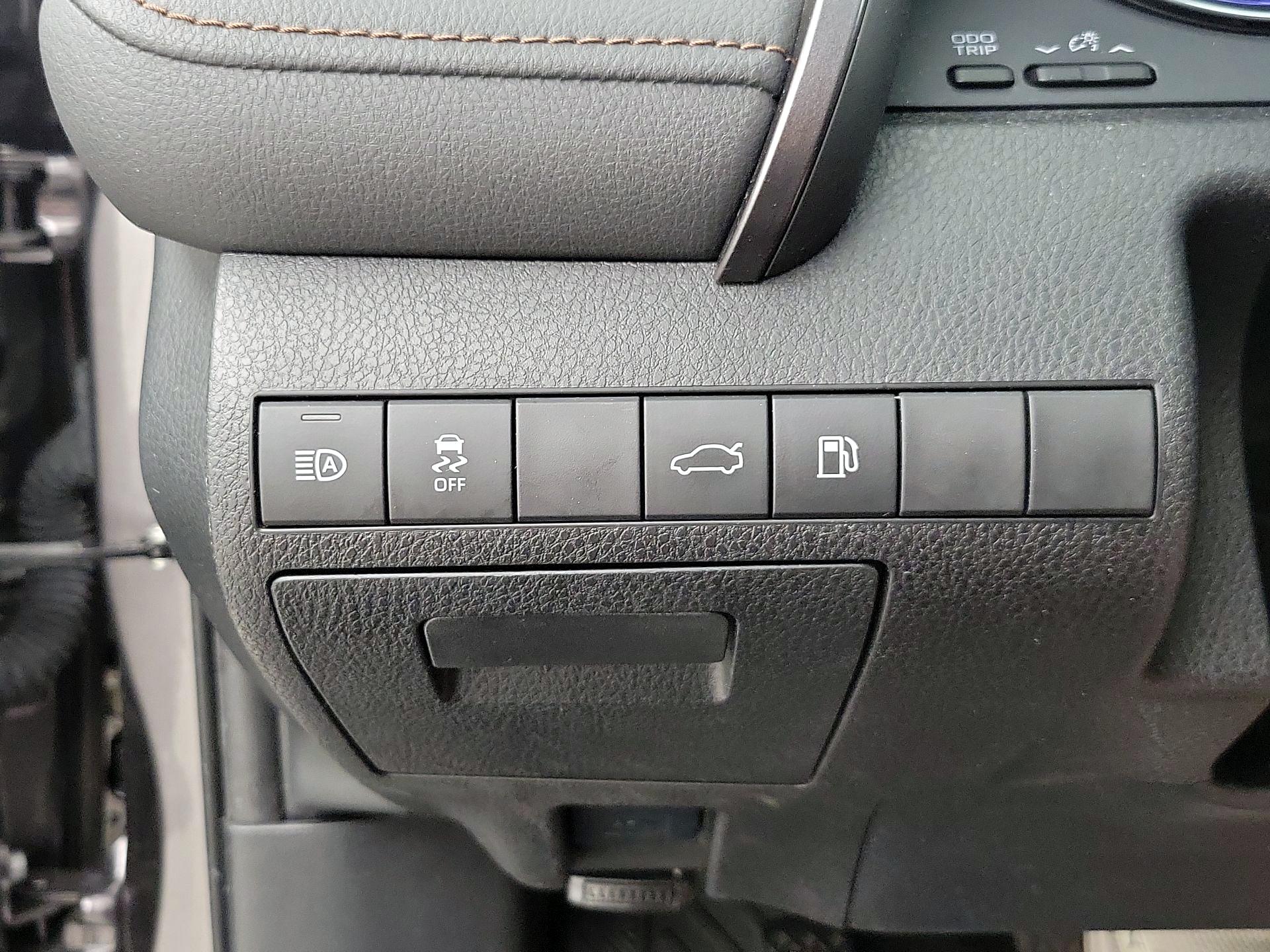 Thumbnail: 2018 Toyota Camry - 13