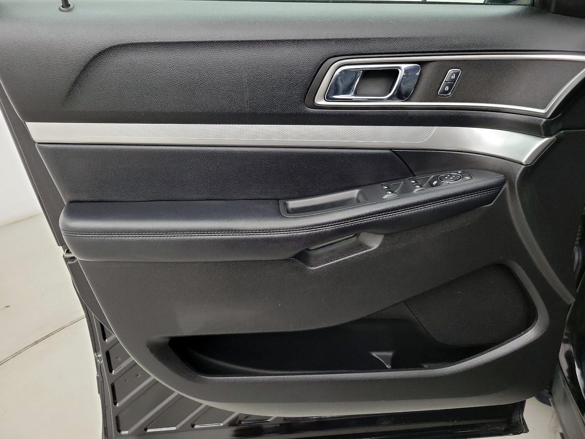 Thumbnail: 2017 Ford Explorer - 12