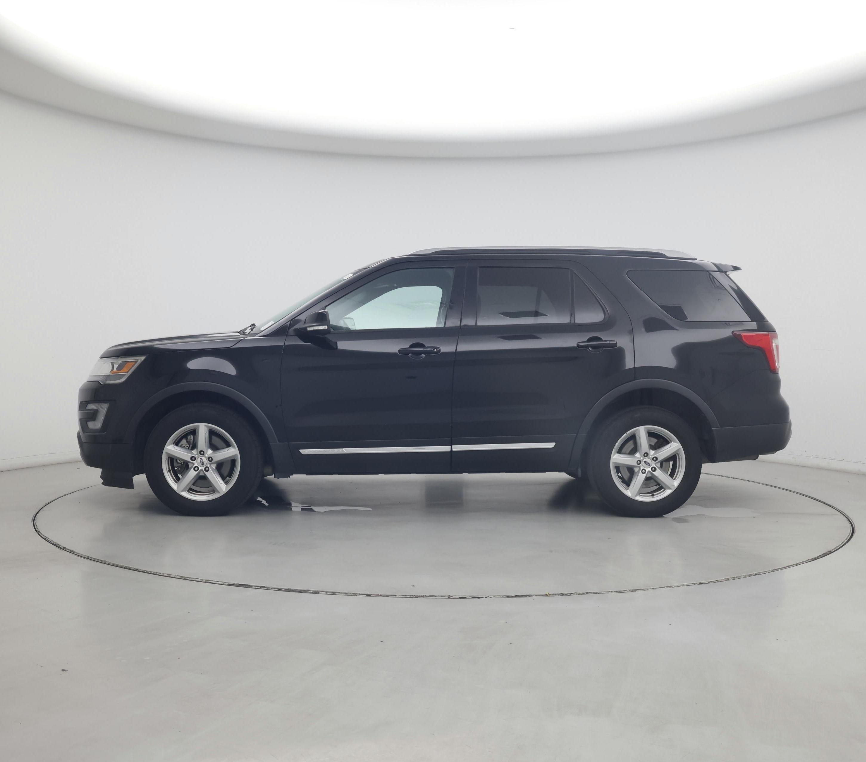 Thumbnail: 2017 Ford Explorer - 3