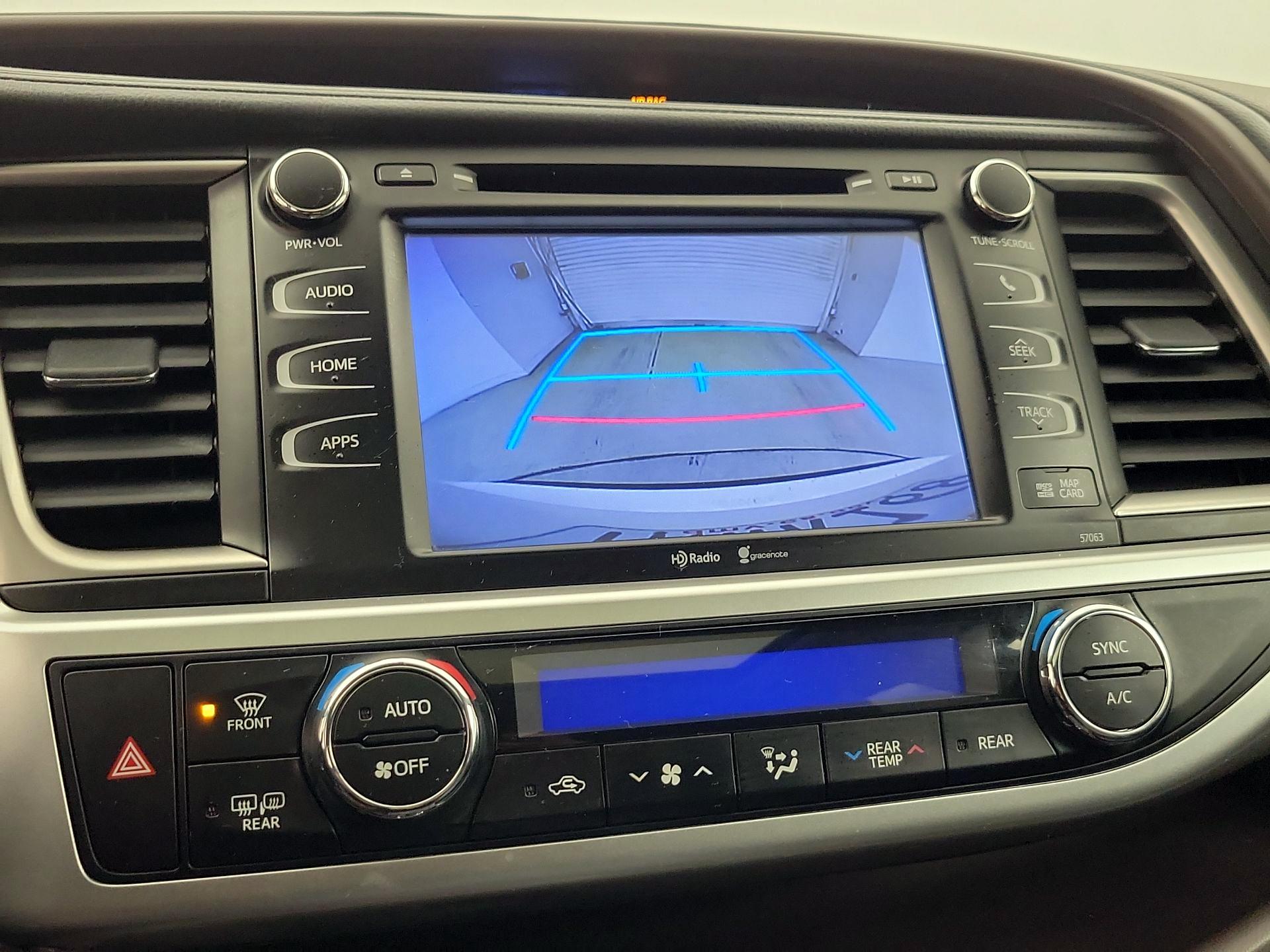 Thumbnail: 2015 Toyota Highlander - 14