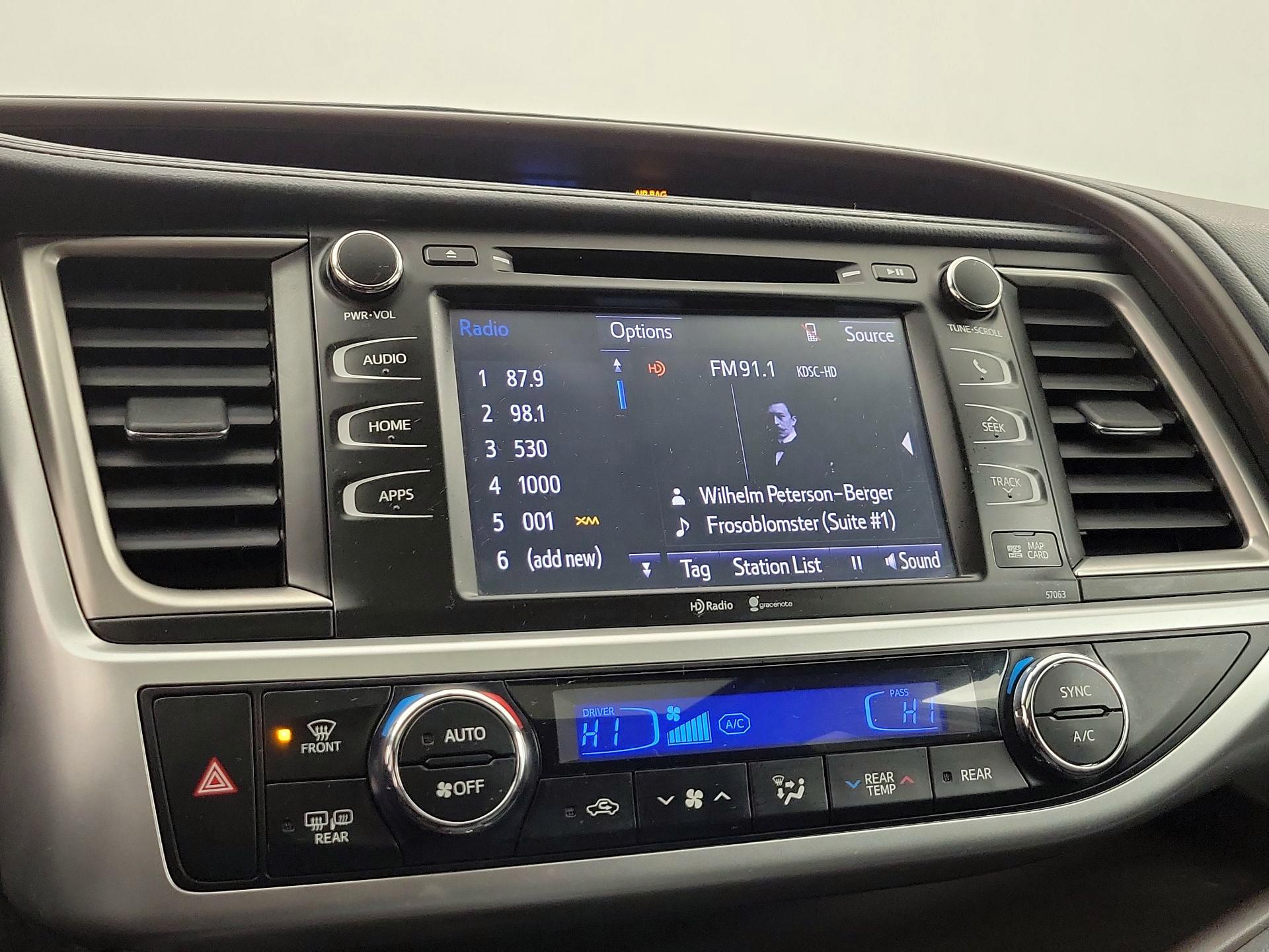 Thumbnail: 2015 Toyota Highlander - 15