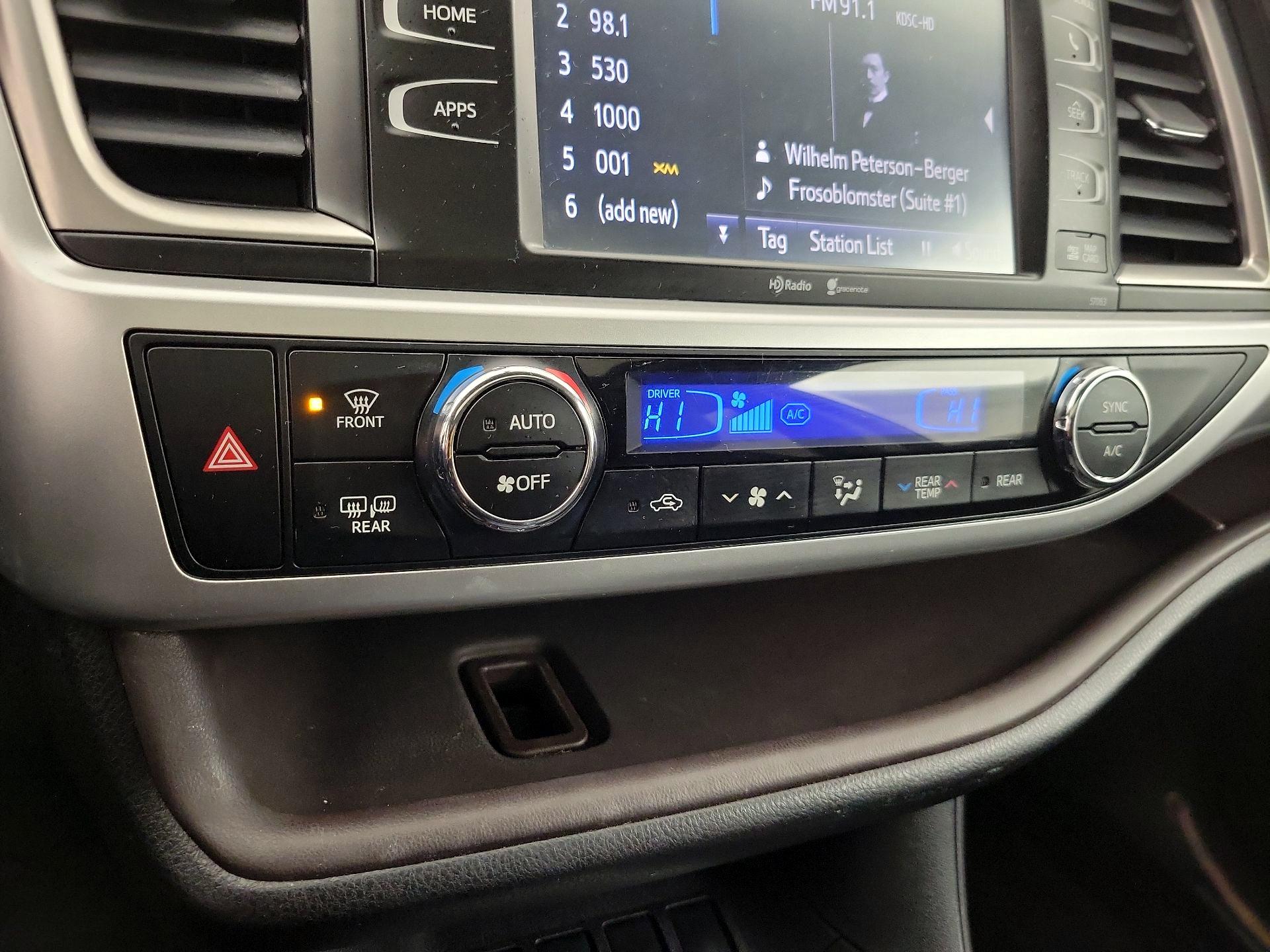 Thumbnail: 2015 Toyota Highlander - 16