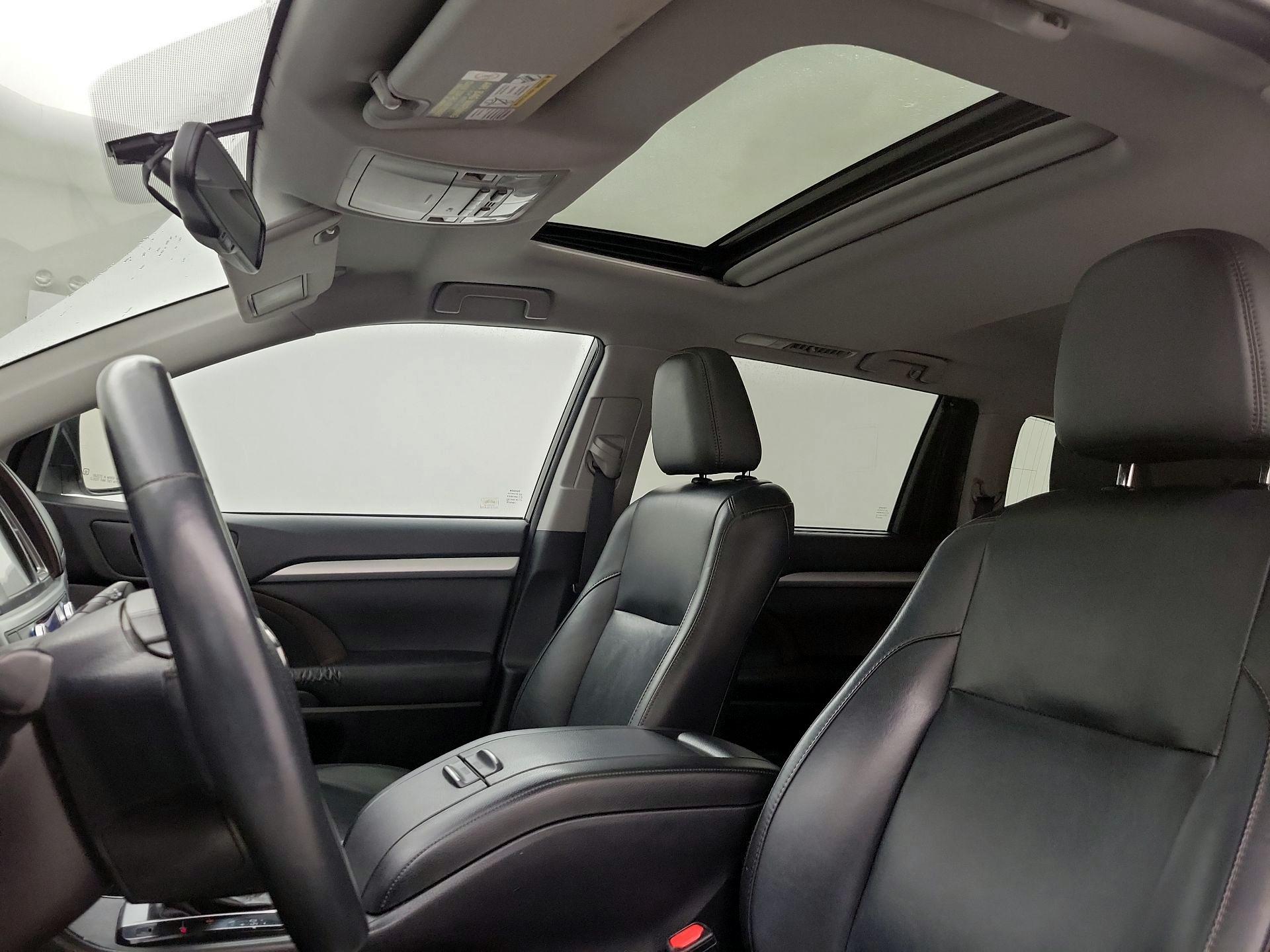 Thumbnail: 2015 Toyota Highlander - 19