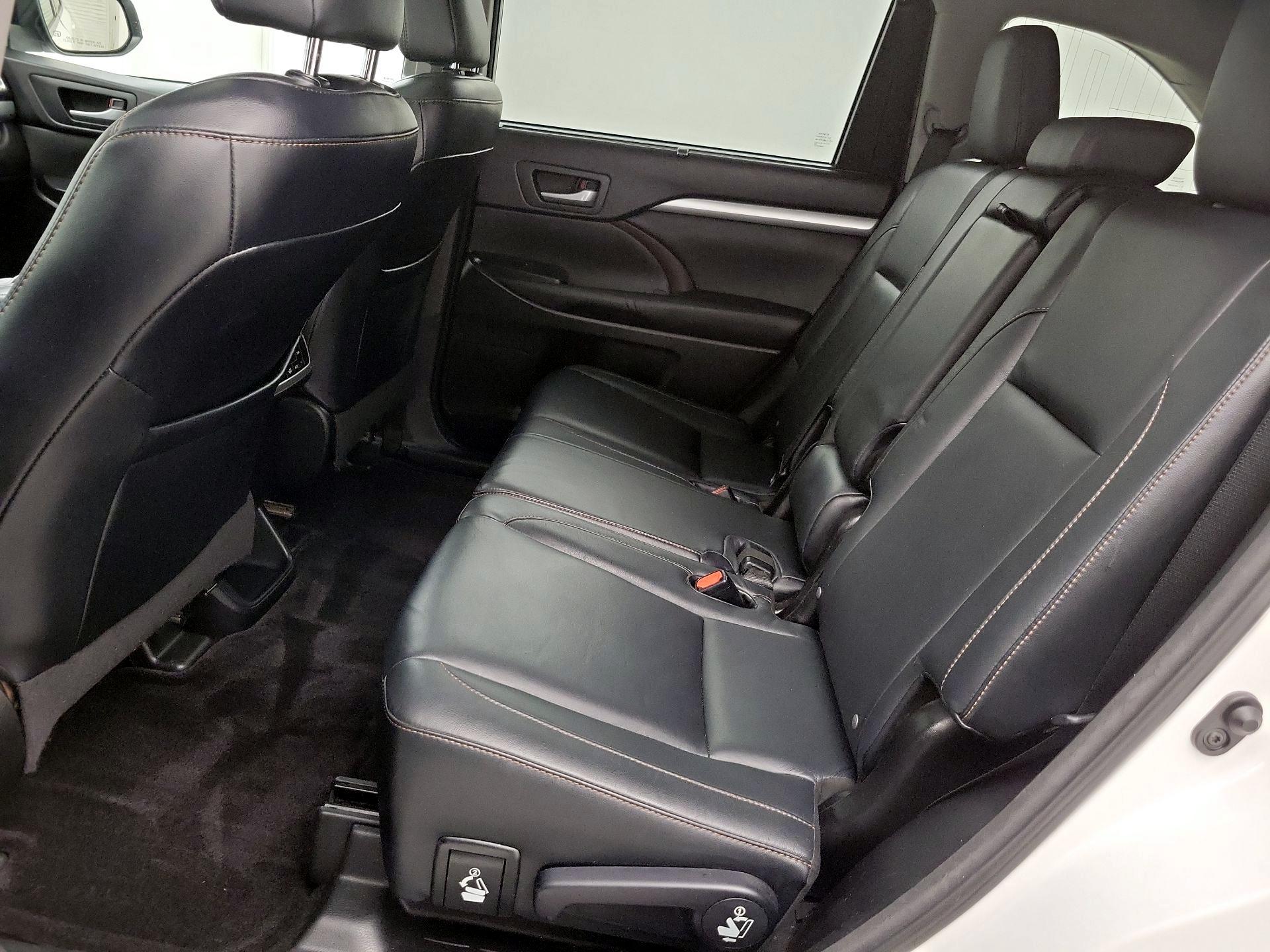 Thumbnail: 2015 Toyota Highlander - 20