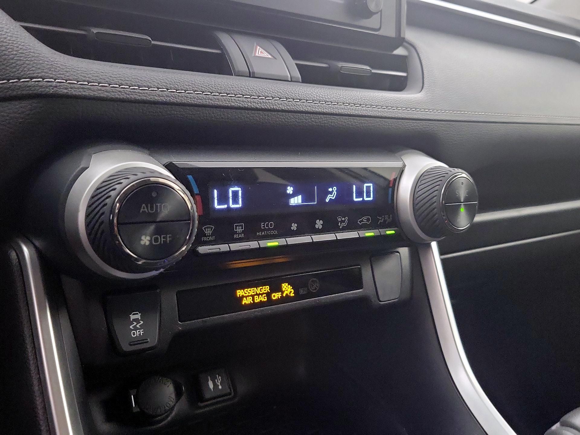 Thumbnail: 2019 Toyota RAV4 - 16