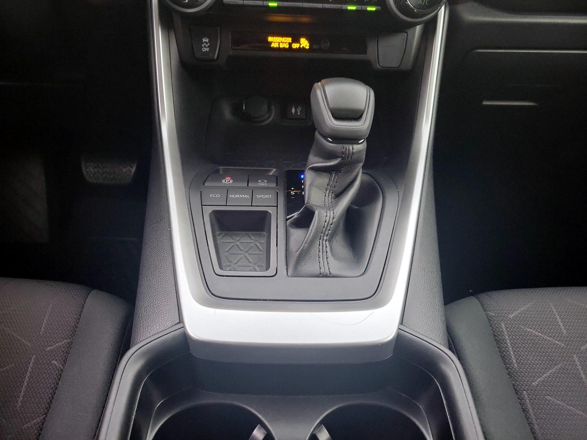 Thumbnail: 2019 Toyota RAV4 - 17