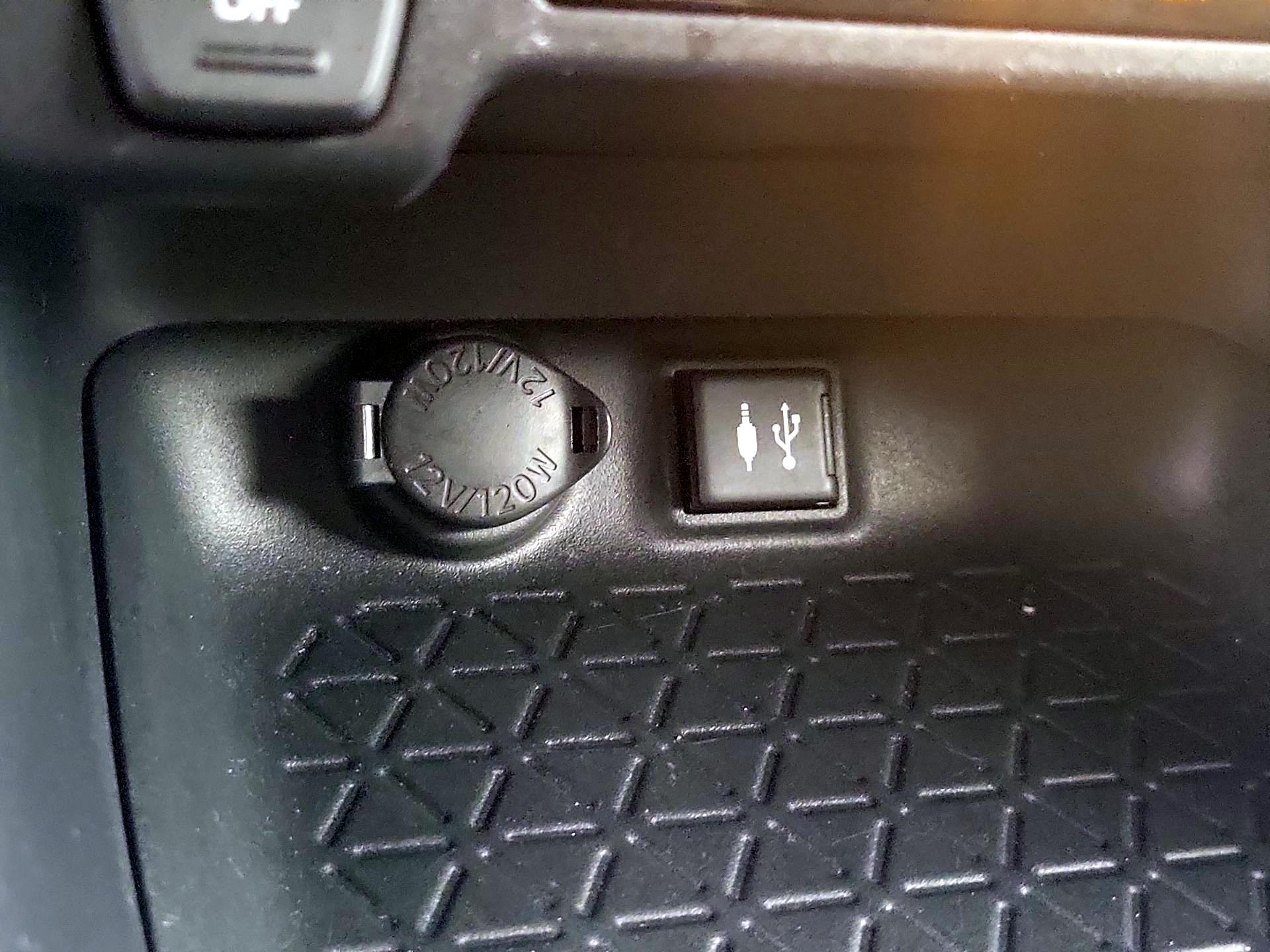 Thumbnail: 2019 Toyota RAV4 - 18