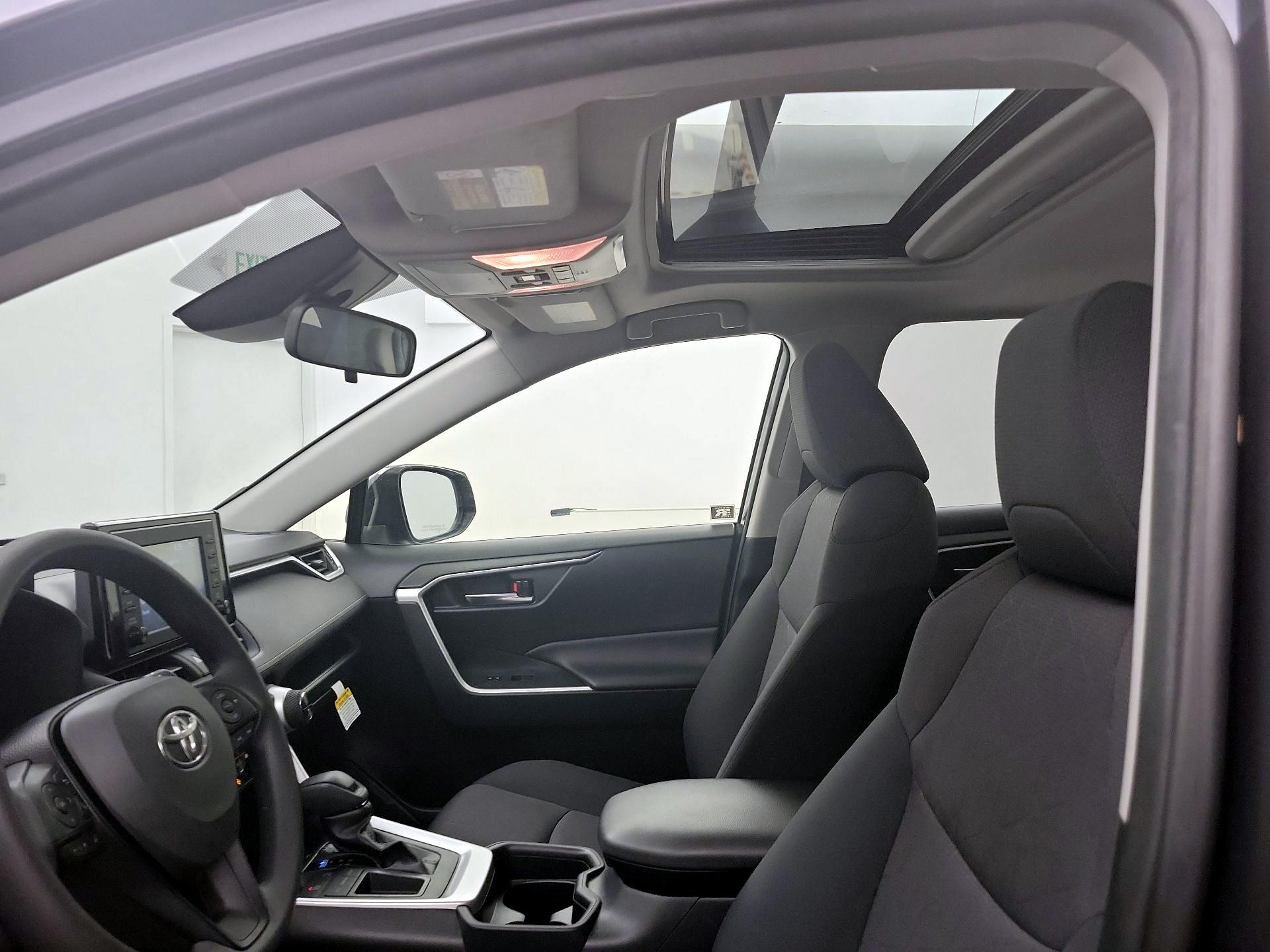Thumbnail: 2019 Toyota RAV4 - 19