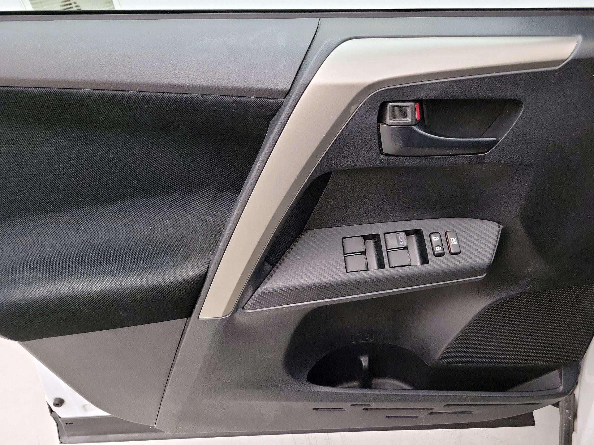 Thumbnail: 2014 Toyota RAV4 - 12