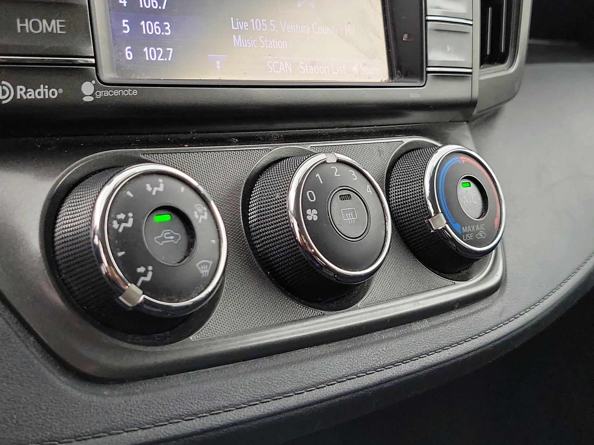 Thumbnail: 2014 Toyota RAV4 - 16