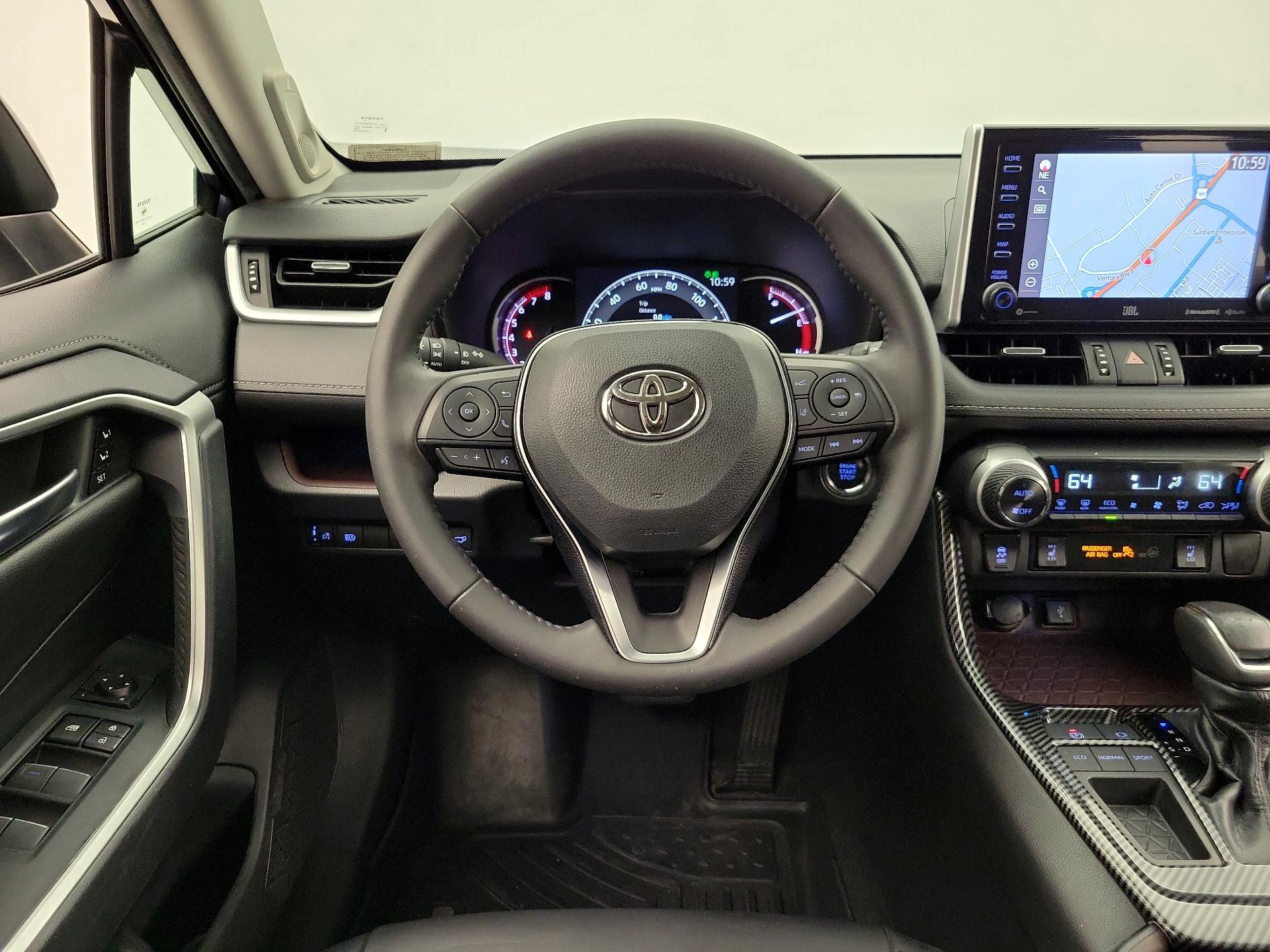 Thumbnail: 2020 Toyota RAV4 - 10