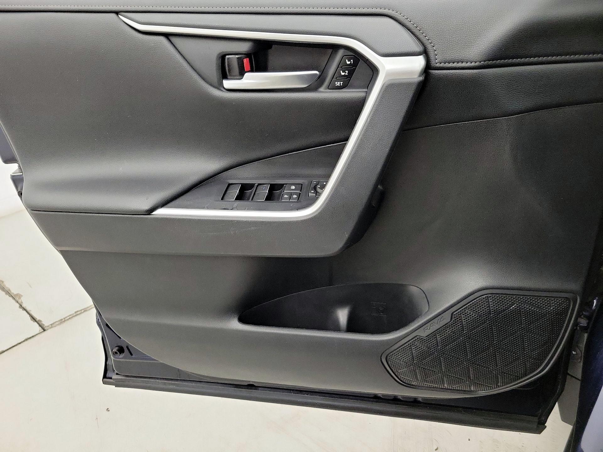 Thumbnail: 2020 Toyota RAV4 - 12
