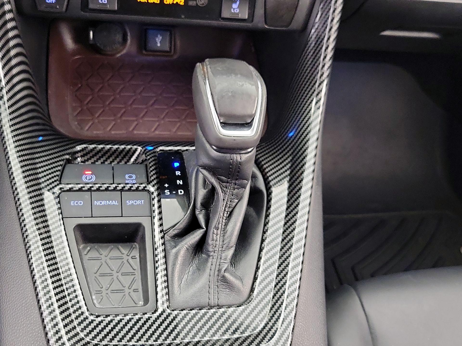 Thumbnail: 2020 Toyota RAV4 - 18