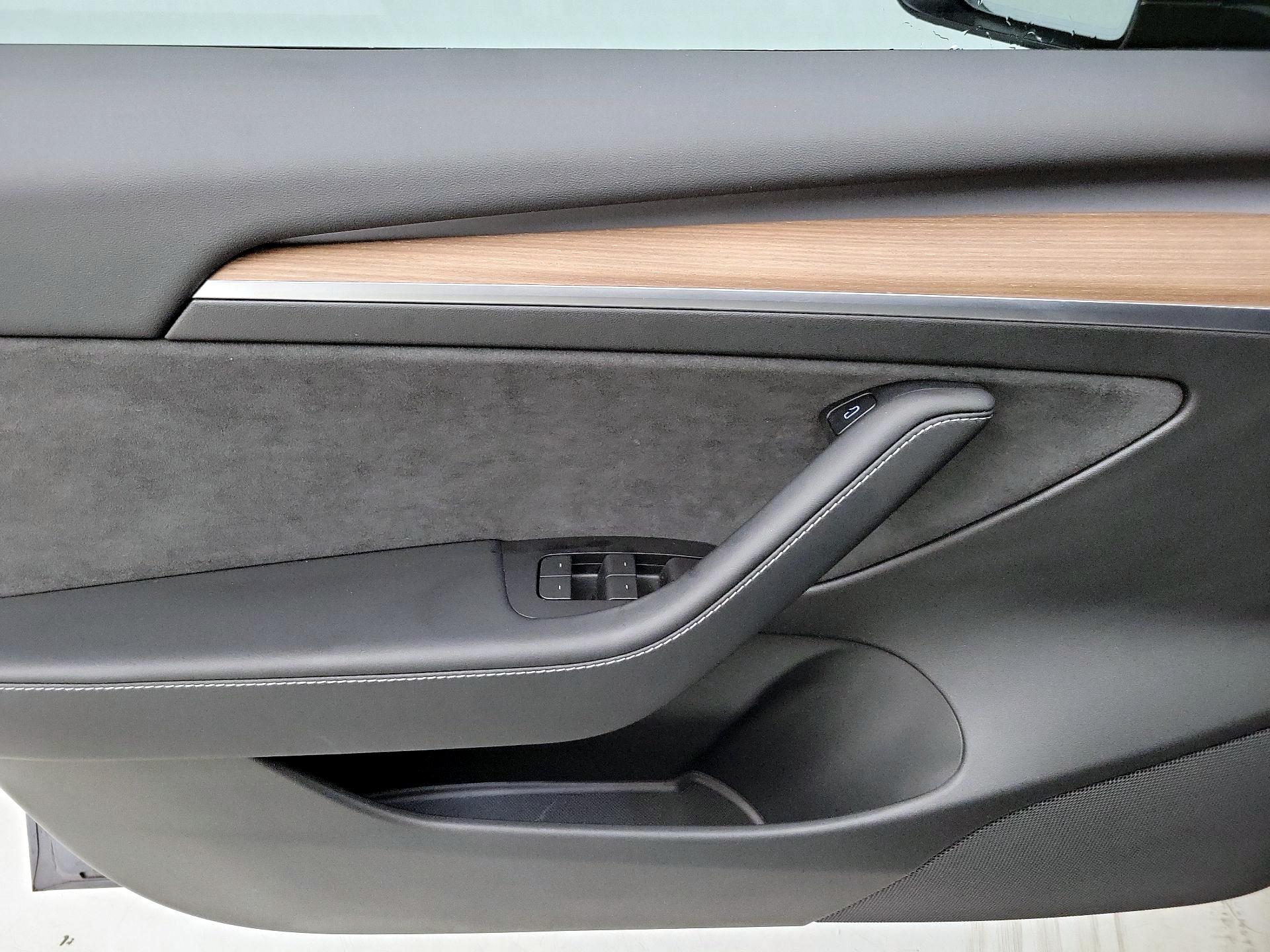 Thumbnail: 2022 Tesla Model 3 - 12