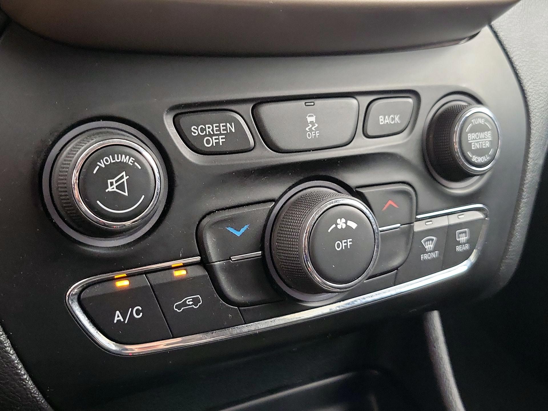 Thumbnail: 2015 Jeep Cherokee - 16