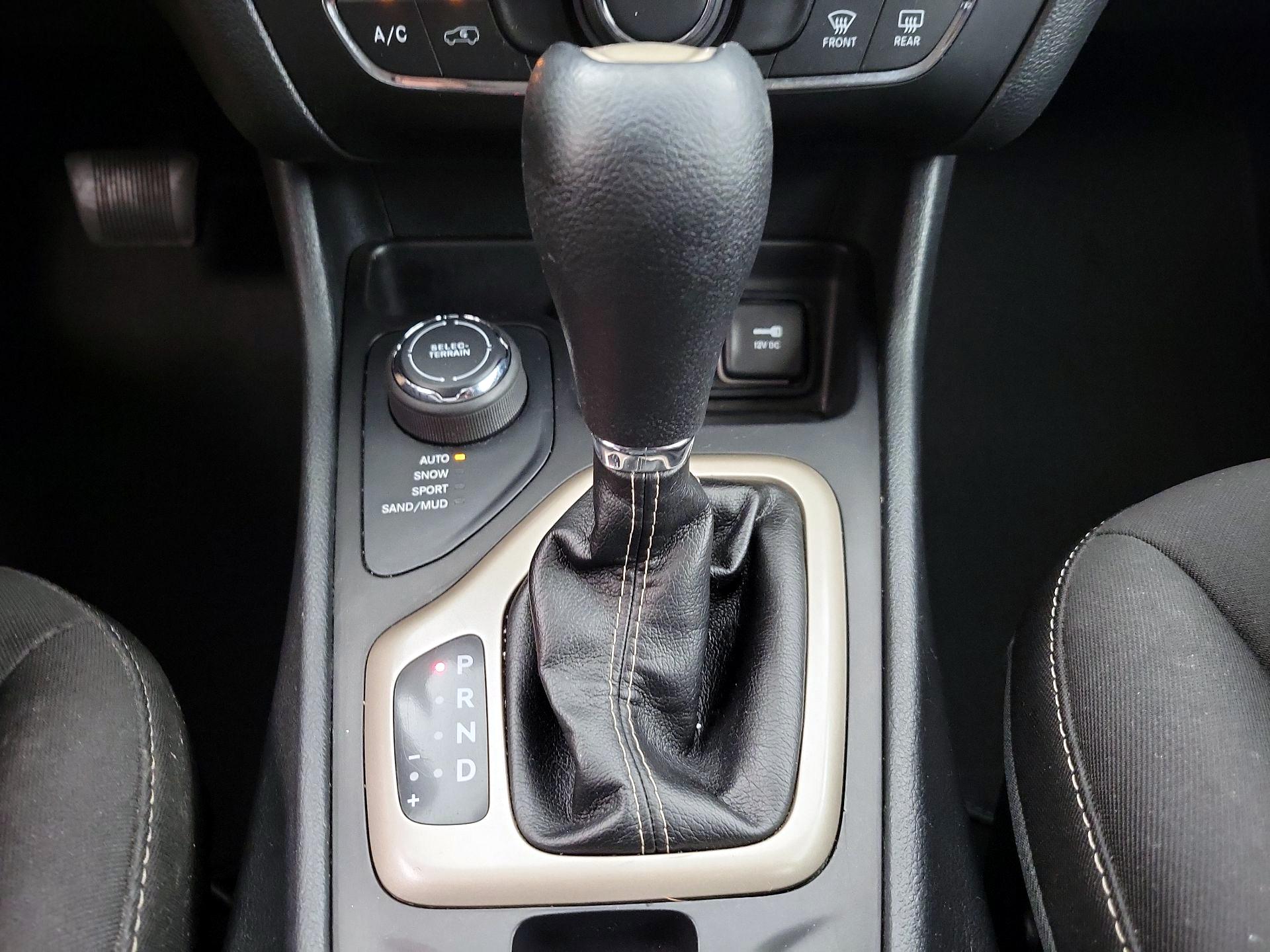 Thumbnail: 2015 Jeep Cherokee - 17