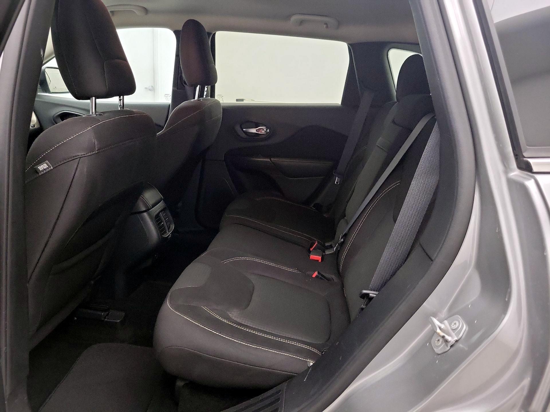 Thumbnail: 2015 Jeep Cherokee - 19