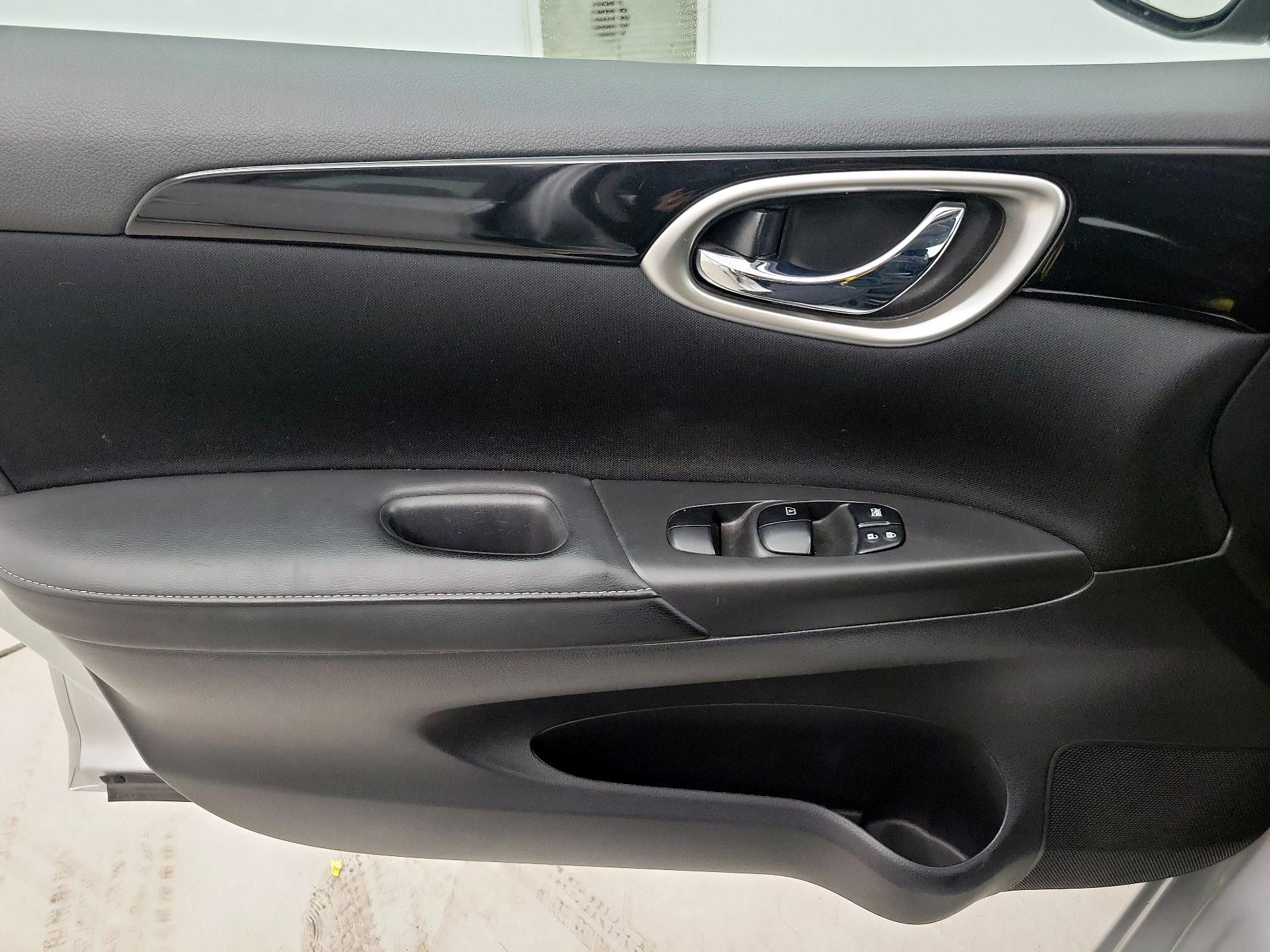 Thumbnail: 2019 Nissan Sentra - 12