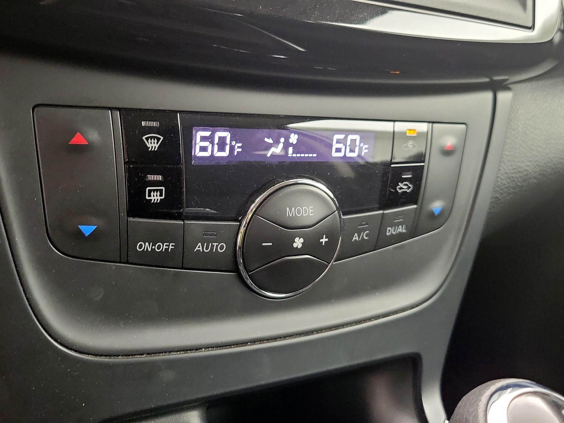 Thumbnail: 2019 Nissan Sentra - 16
