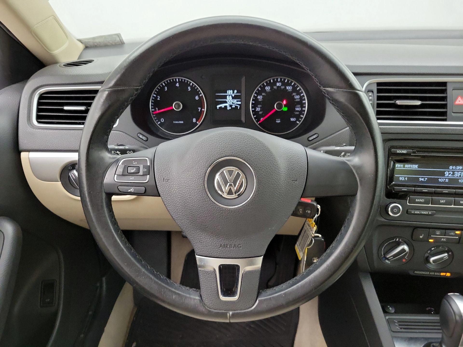 Thumbnail: 2014 Volkswagen Jetta - 10