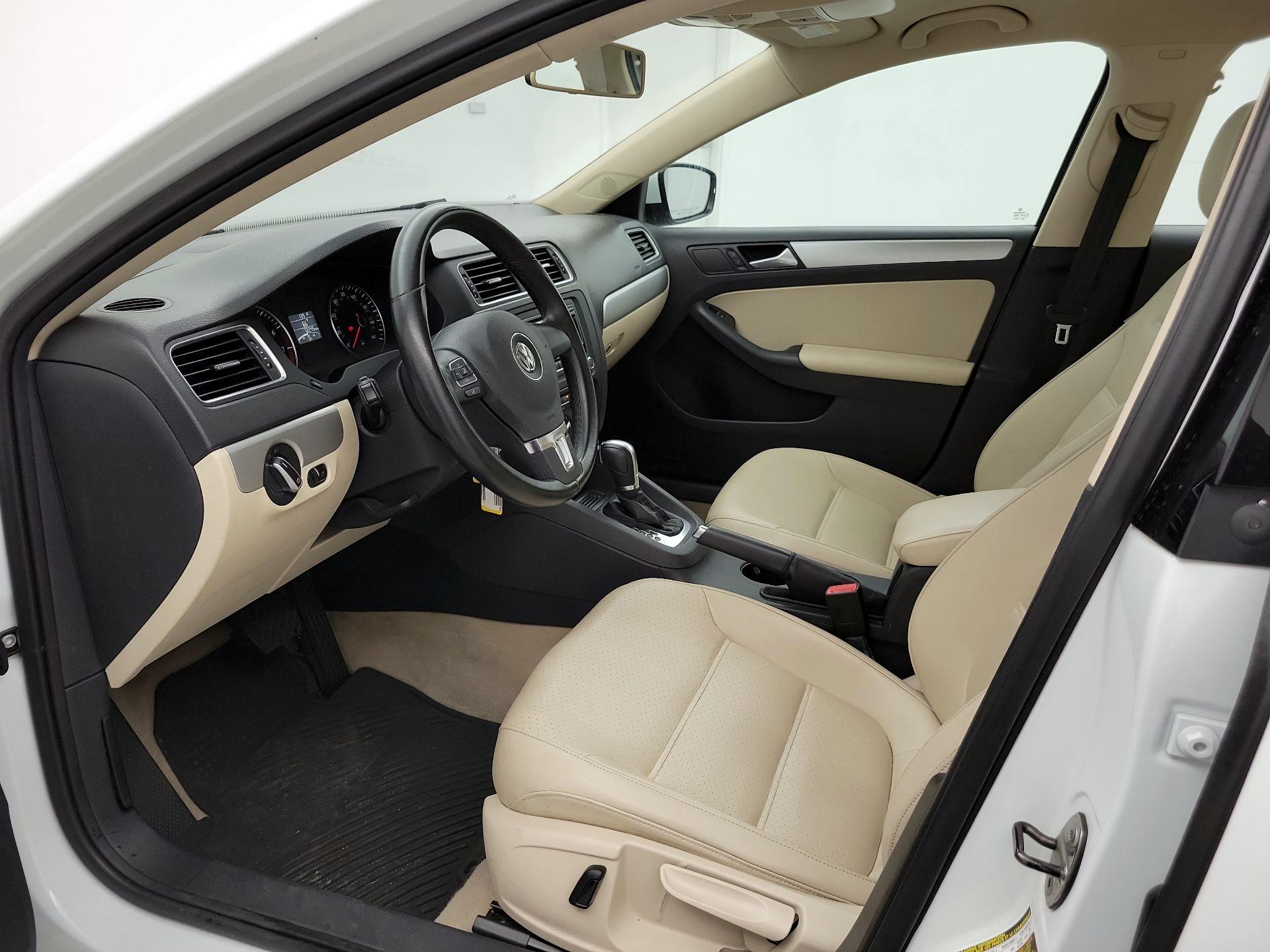 Thumbnail: 2014 Volkswagen Jetta - 11