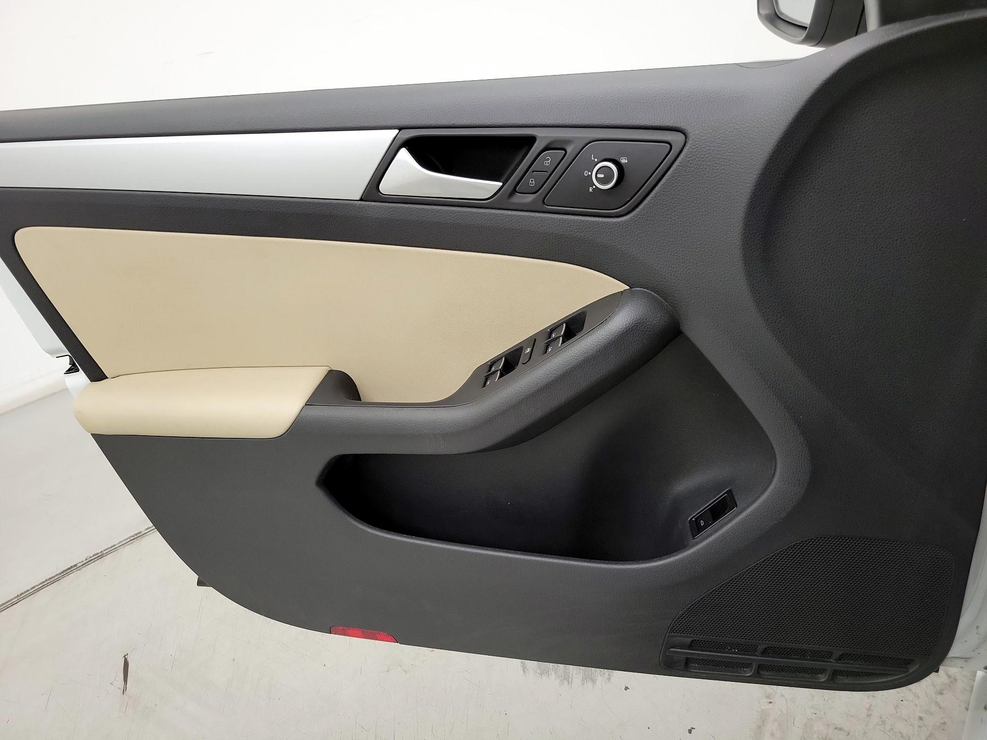 Thumbnail: 2014 Volkswagen Jetta - 12