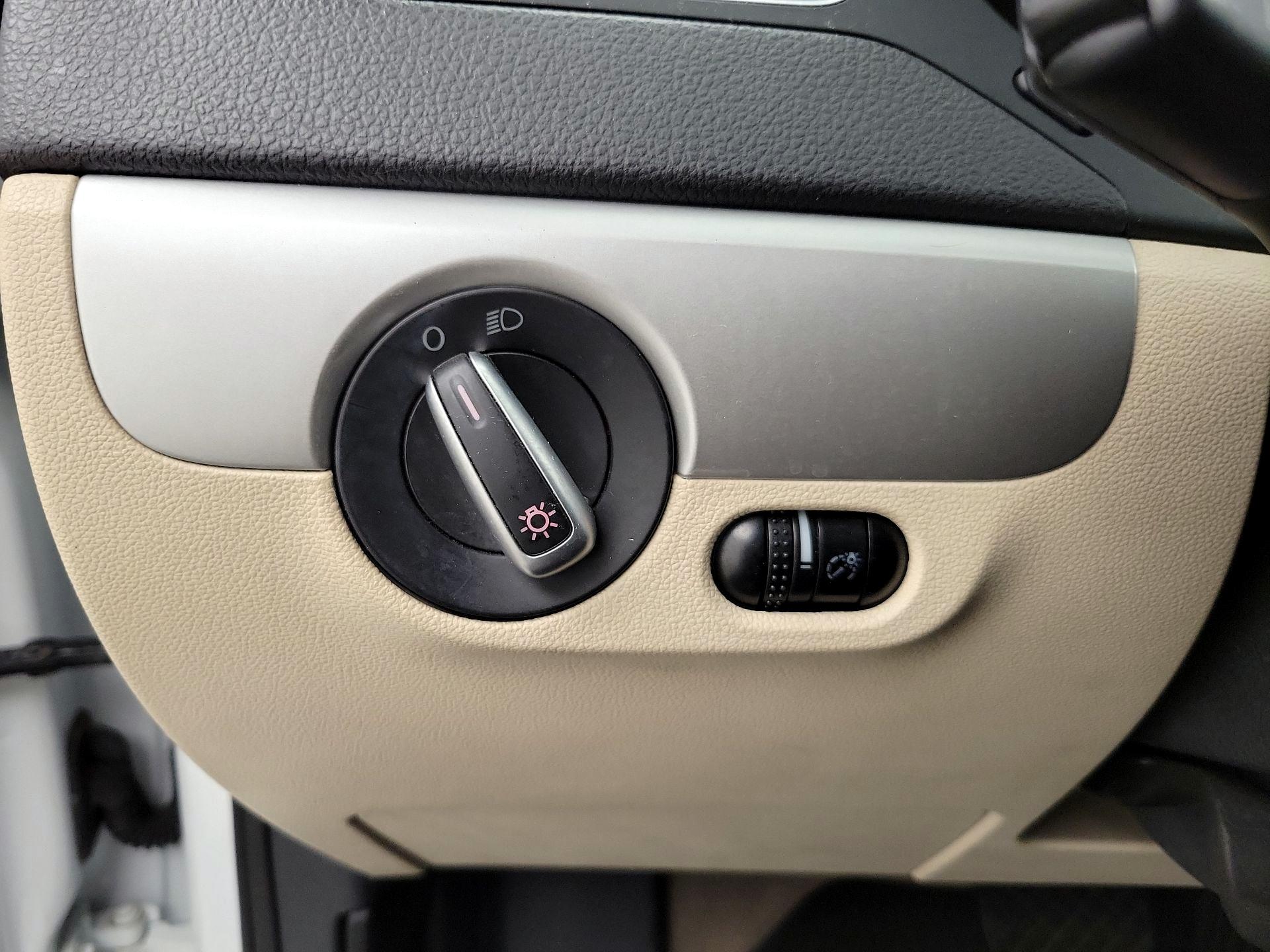 Thumbnail: 2014 Volkswagen Jetta - 13