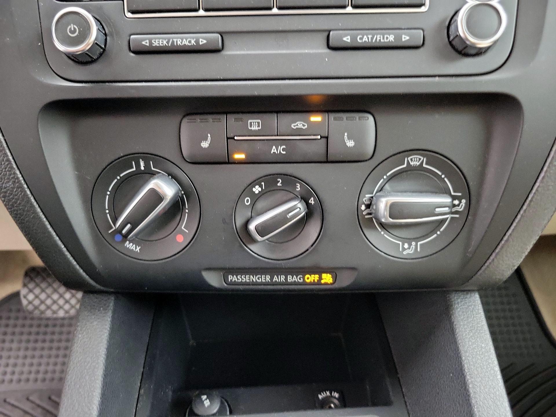 Thumbnail: 2014 Volkswagen Jetta - 15