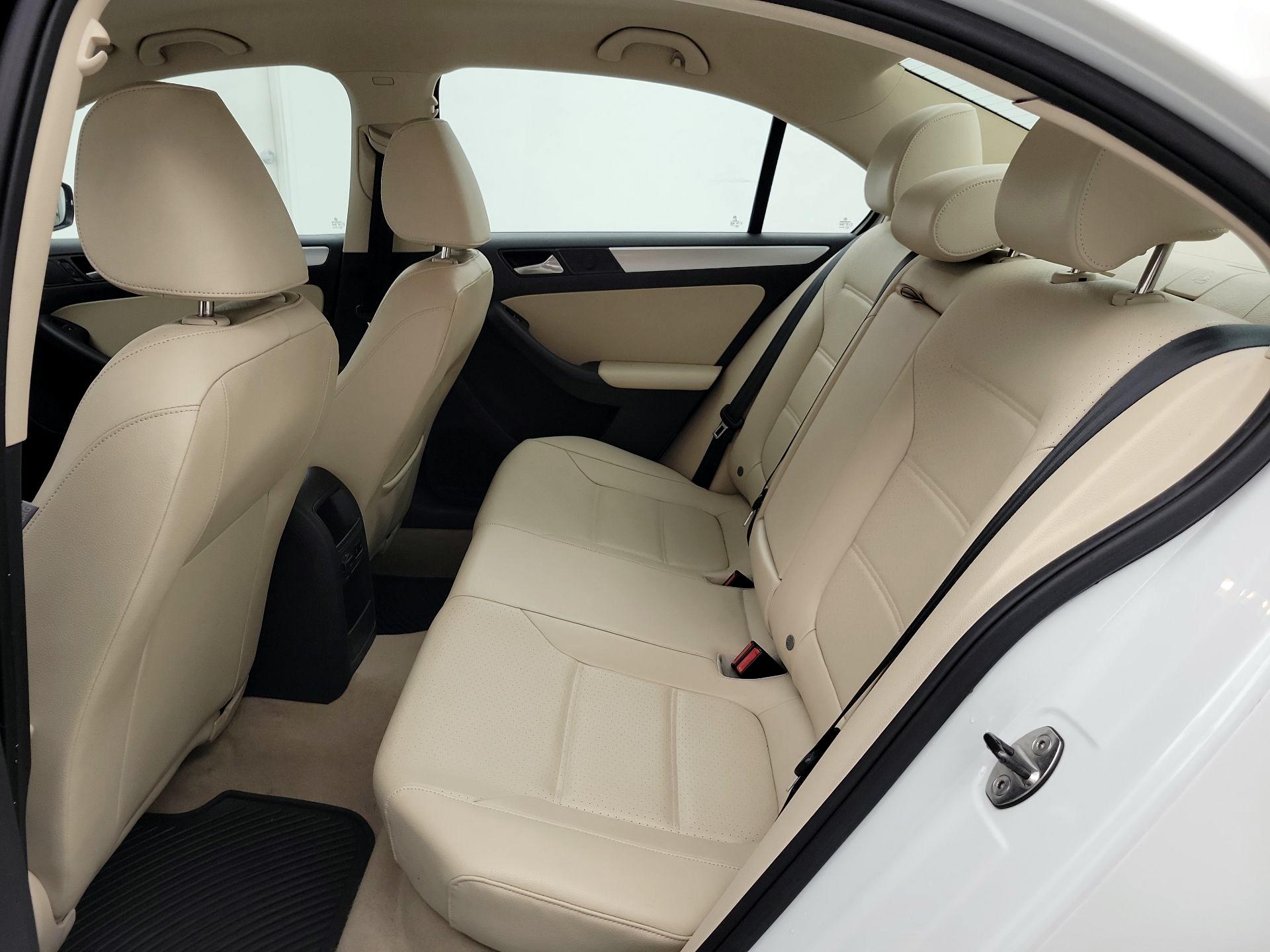 Thumbnail: 2014 Volkswagen Jetta - 18