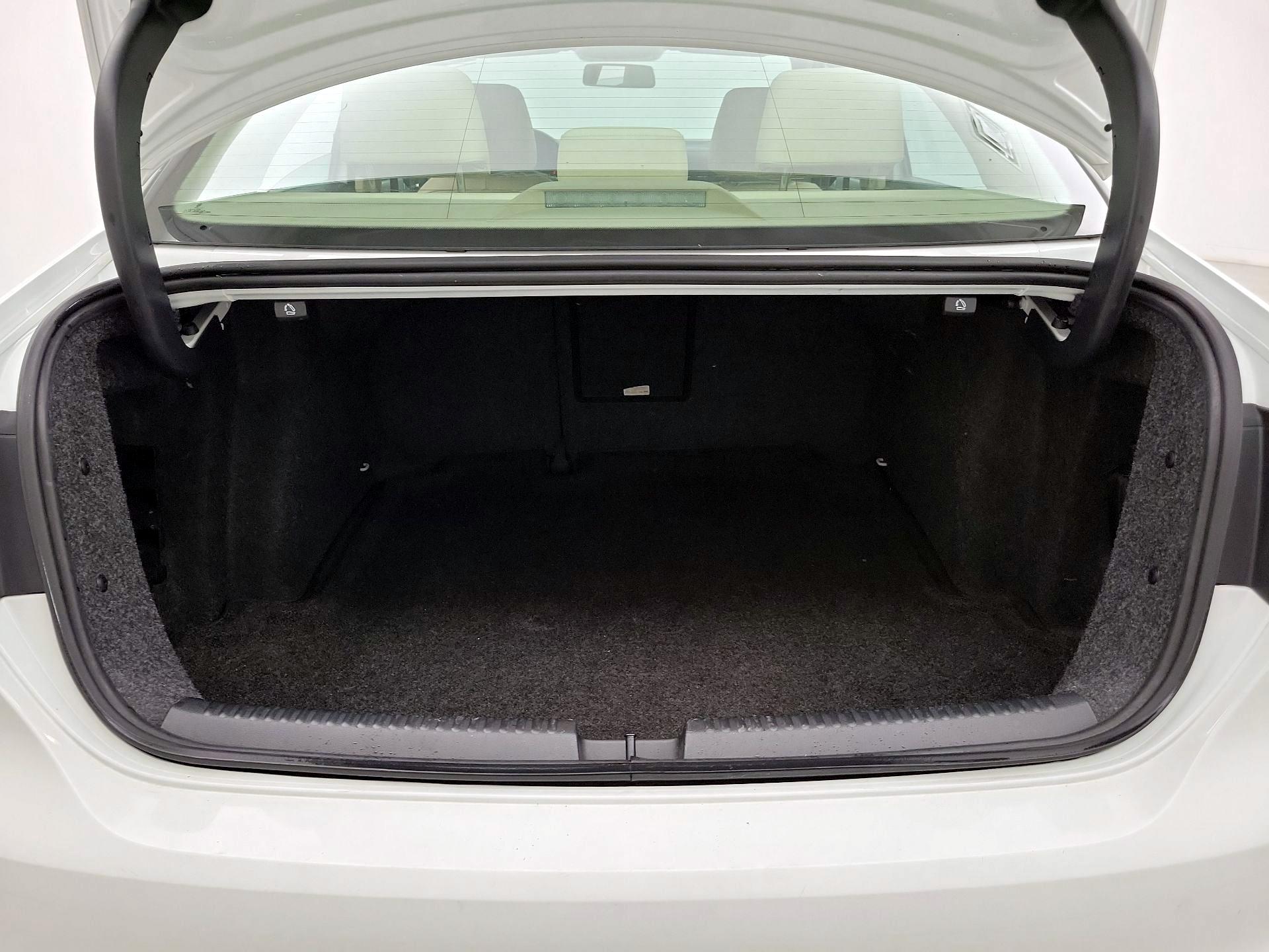 Thumbnail: 2014 Volkswagen Jetta - 19