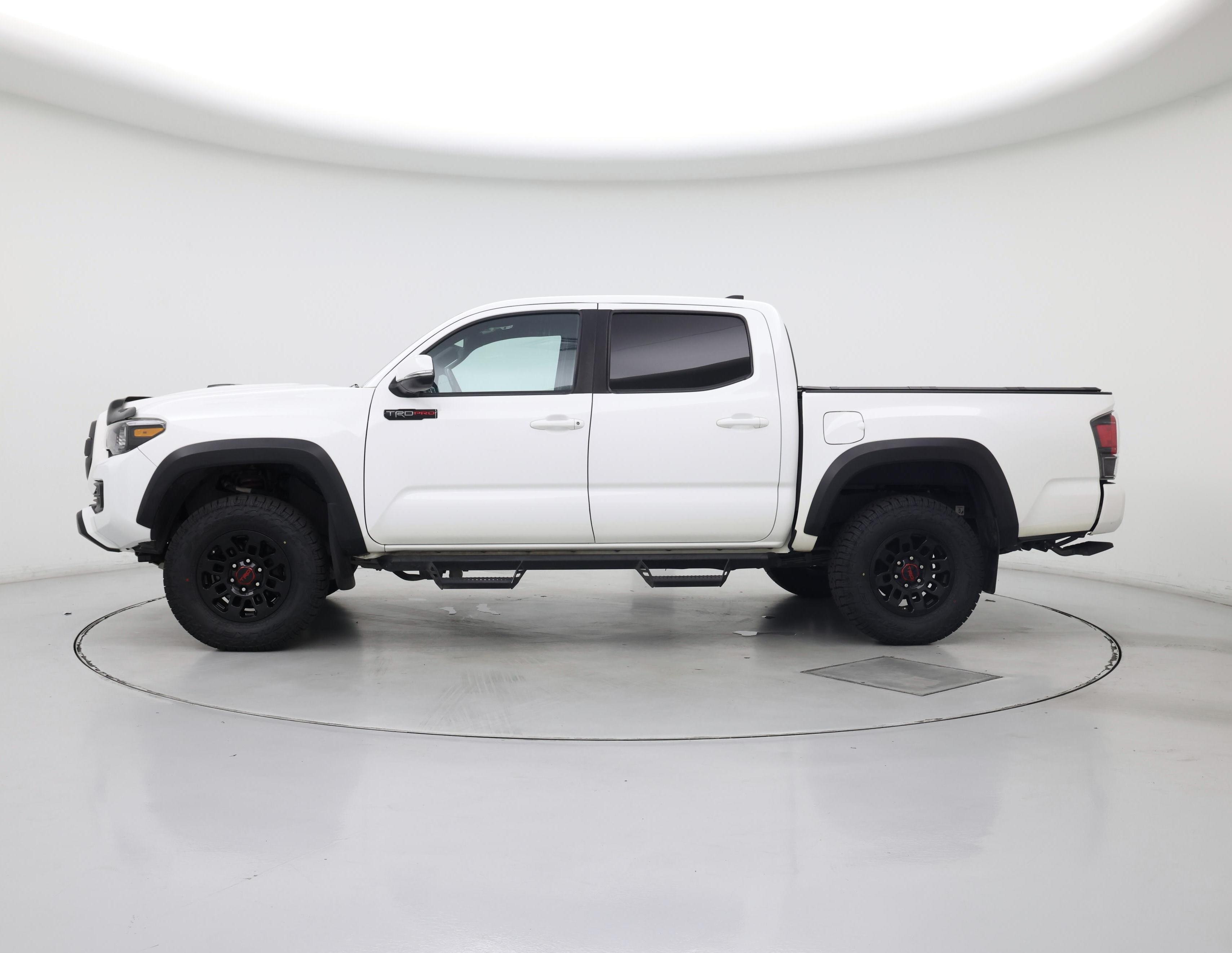 Thumbnail: 2019 Toyota Tacoma - 3