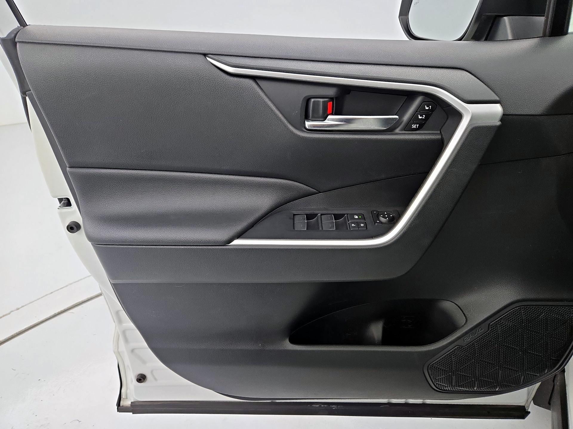 Thumbnail: 2022 Toyota RAV4 - 12
