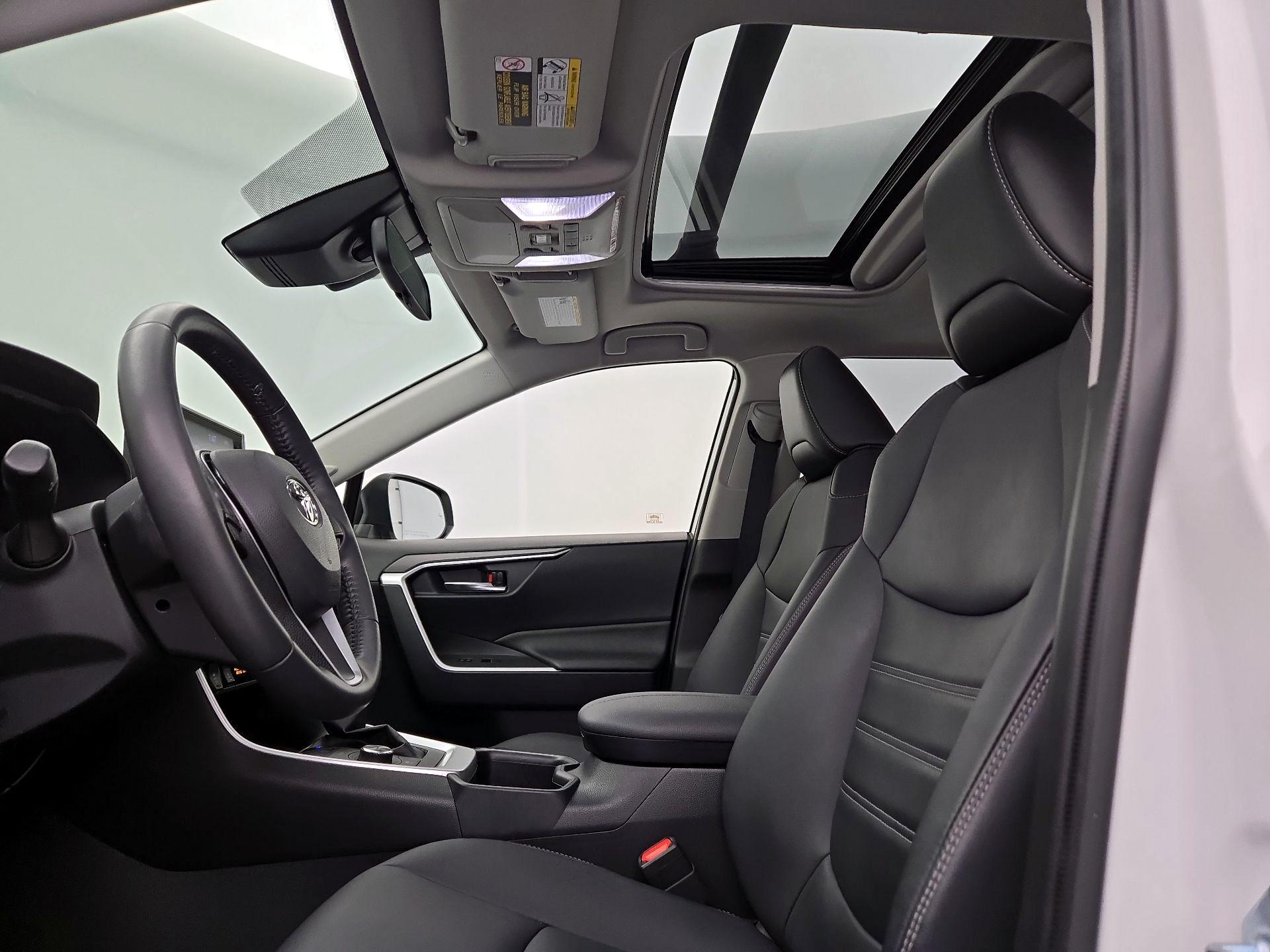 Thumbnail: 2022 Toyota RAV4 - 19